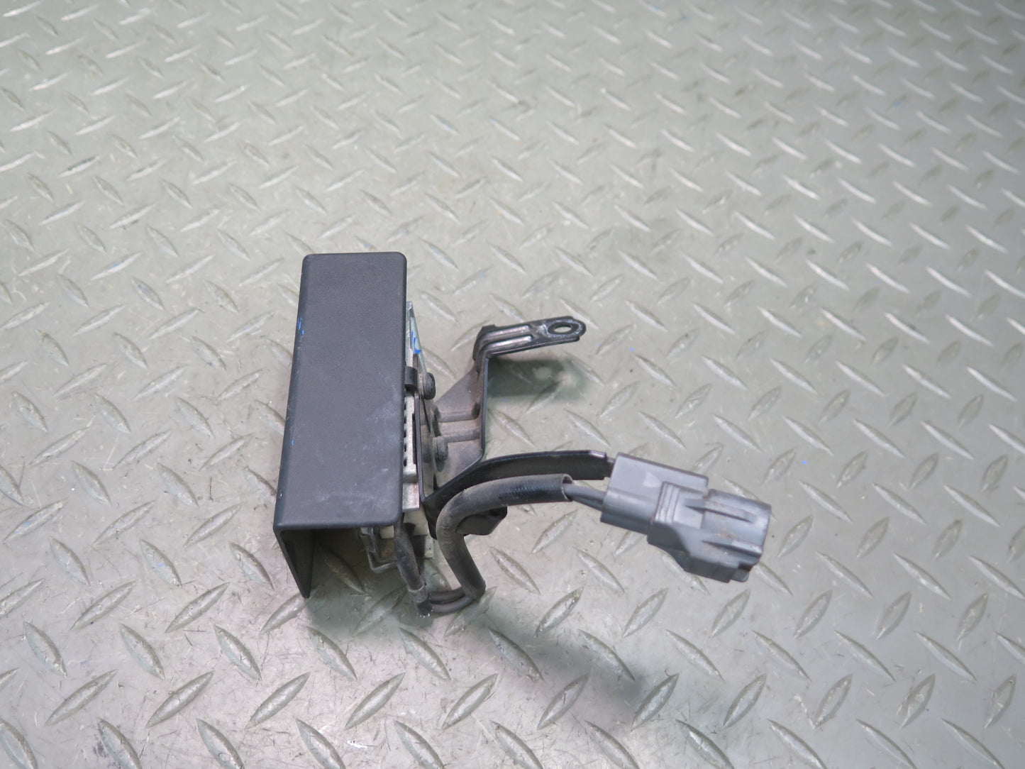 01-05 Lexus IS300 JCE10L Fuel Pump Resistor Module w Bracket Mount OEM