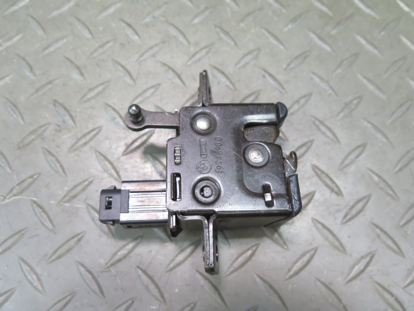 96-02 BMW E36/7 Z3 Roadster Rear Trunk Lid Lock Latch Actuator 1944690 OEM