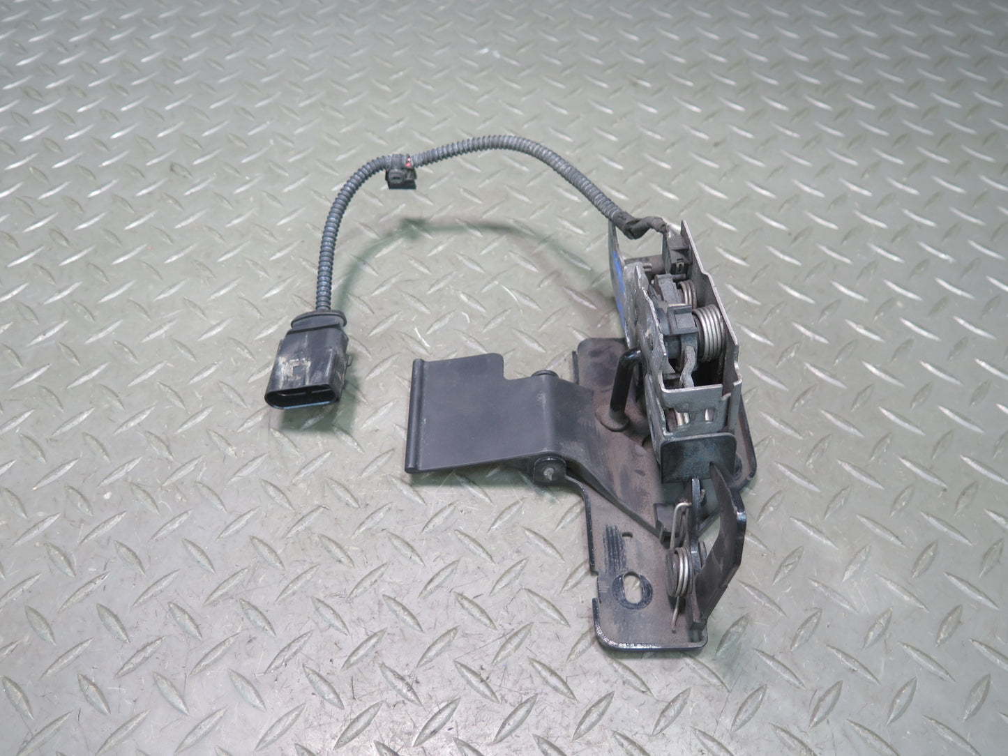 2011-2018 Porsche Cayenne 958 Front Hood Bonnet Latch Lock W/ Actuator