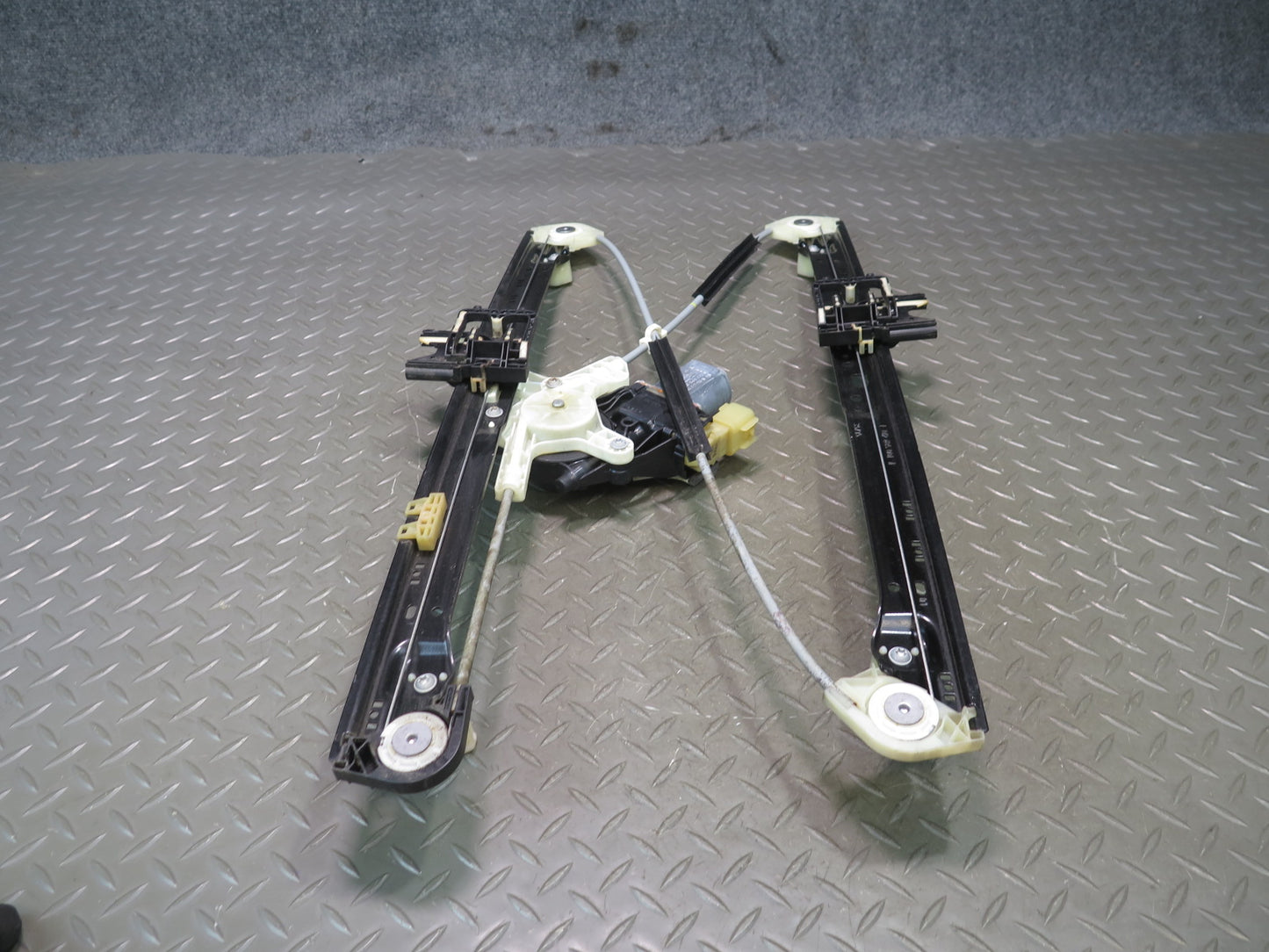 2014-2022 Range Rover Sport L494 Rear Left Door Window Regulator w Motor