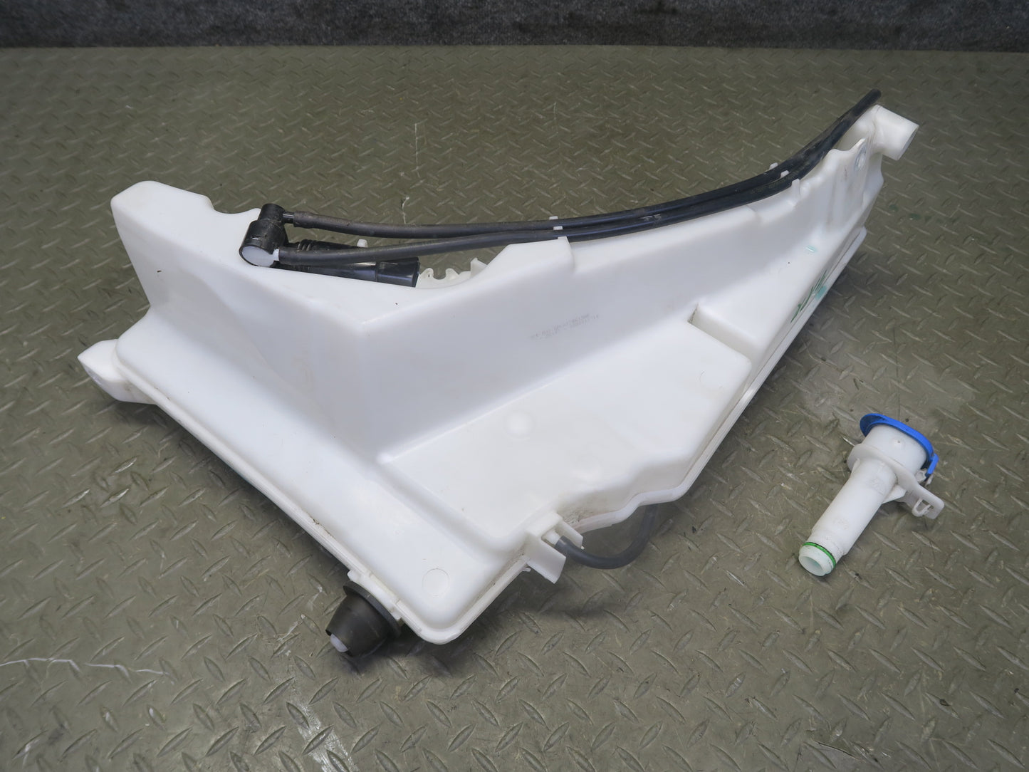 2014-2022 Range Rover Sport L494 Windshield Washer Fluid Reservoir Tank w Pump