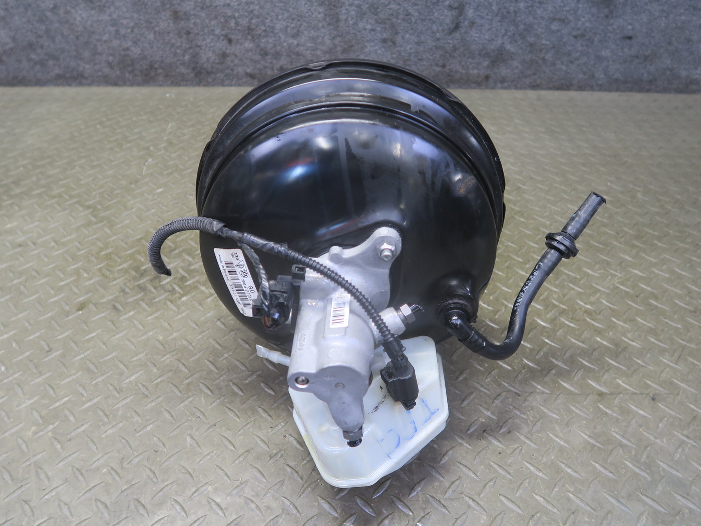 2011-2014 Porsche Cayenne 958 Brake Booster W/ Master Cylinder & Reservoir