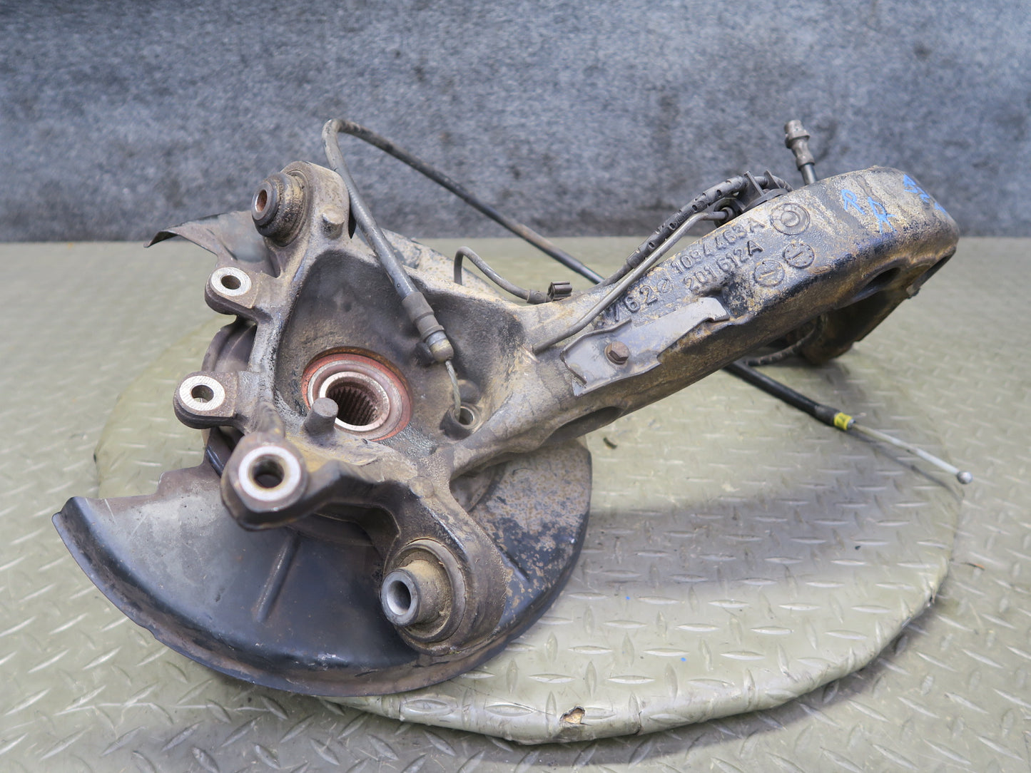 03-08 BMW E85 Z4 RWD Rear Left Spindle Knuckle Trailing Arm Hub Bearing 110K OEM