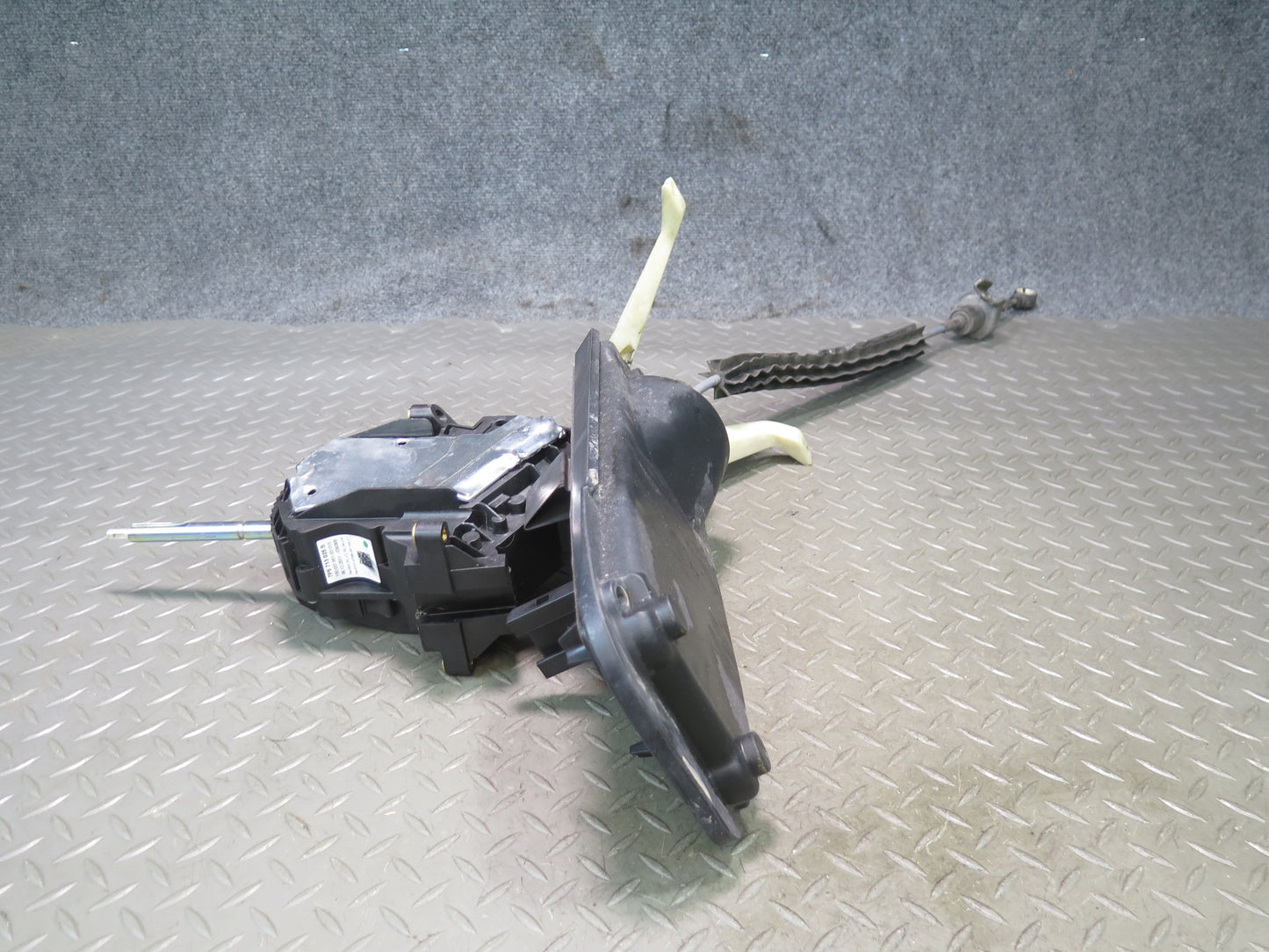 2011-2018 Porsche Cayenne 958 Automatic Transmission Floor Gear Shifter w Cable