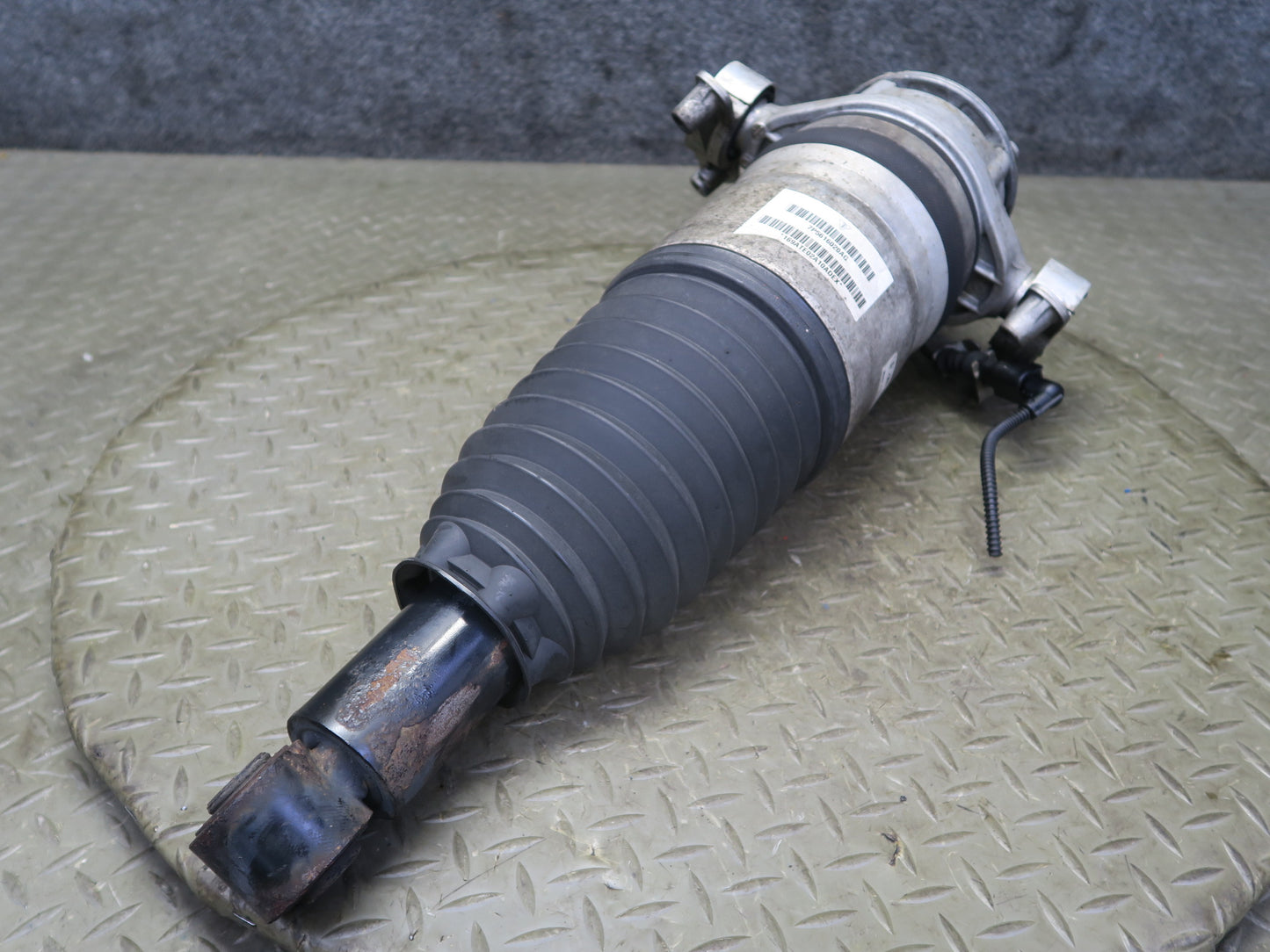 2011-2014 Porsche Cayenne 958 AWD Rear Right Air Spring Strut Shock Absorber