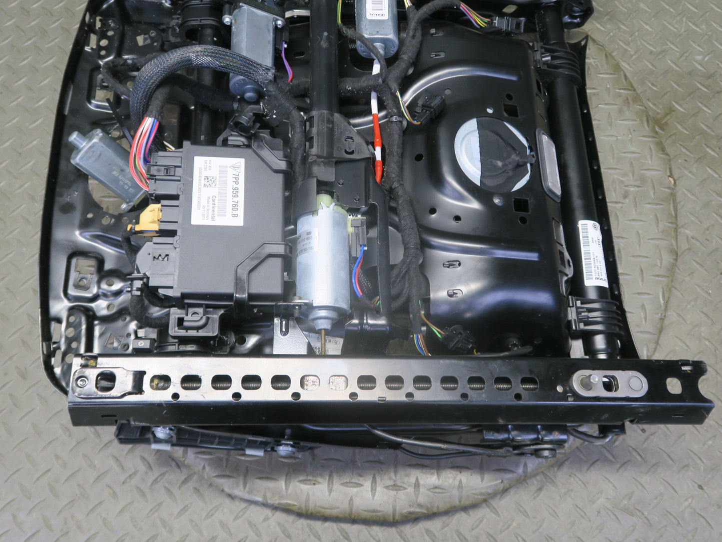 11-18 Porsche Cayenne 958 Front Left Seat Lower Frame Rail Track w Motors