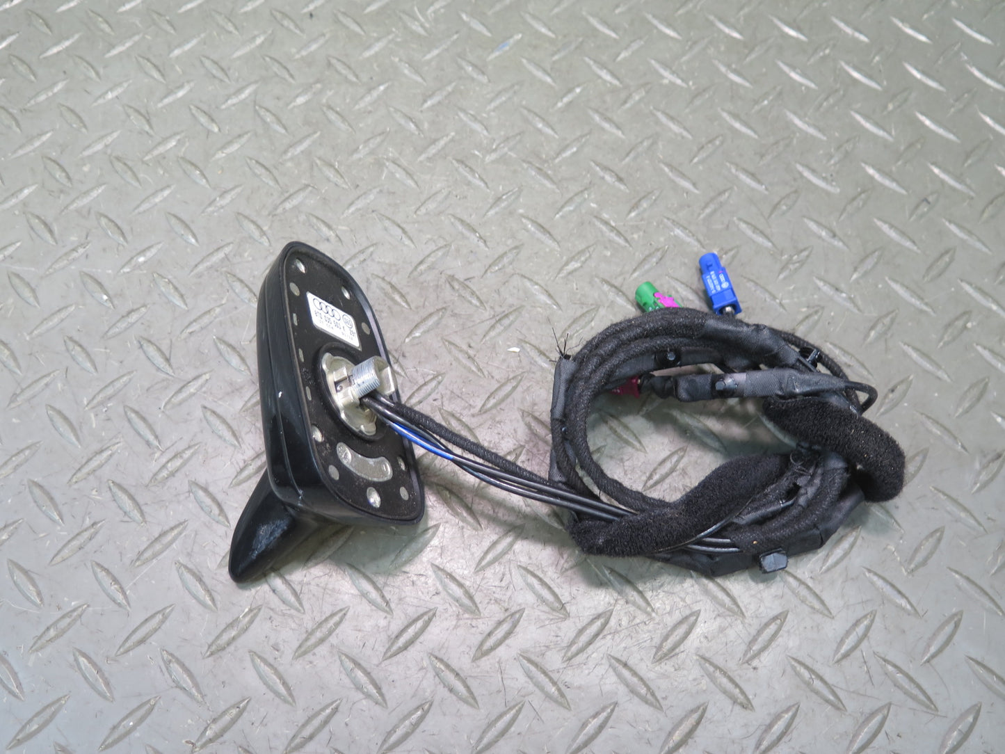 08-12 Audi B8 A5 S5 Exterior Roof Shark FIN Antenna 8T0035503K OEM