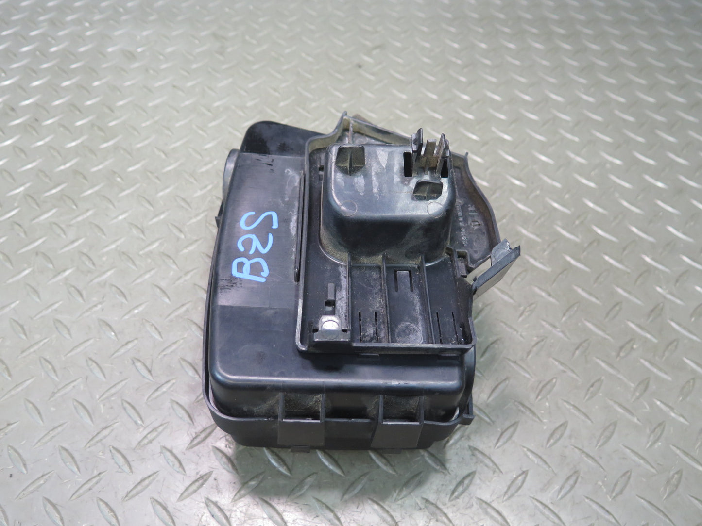 06-08 BMW E86 E85 Z4 N52 3.0L Power Distribution Fuse Relay Box w Housing OEM