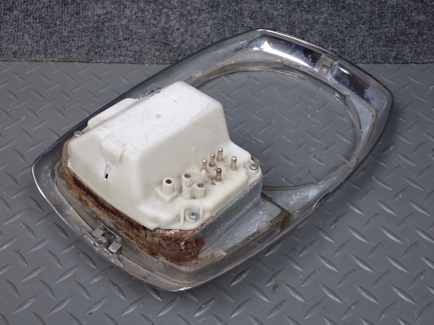 75-76 Mercedes W115 300D Front Left Headlight Trim Bezel w Turn Light OEM
