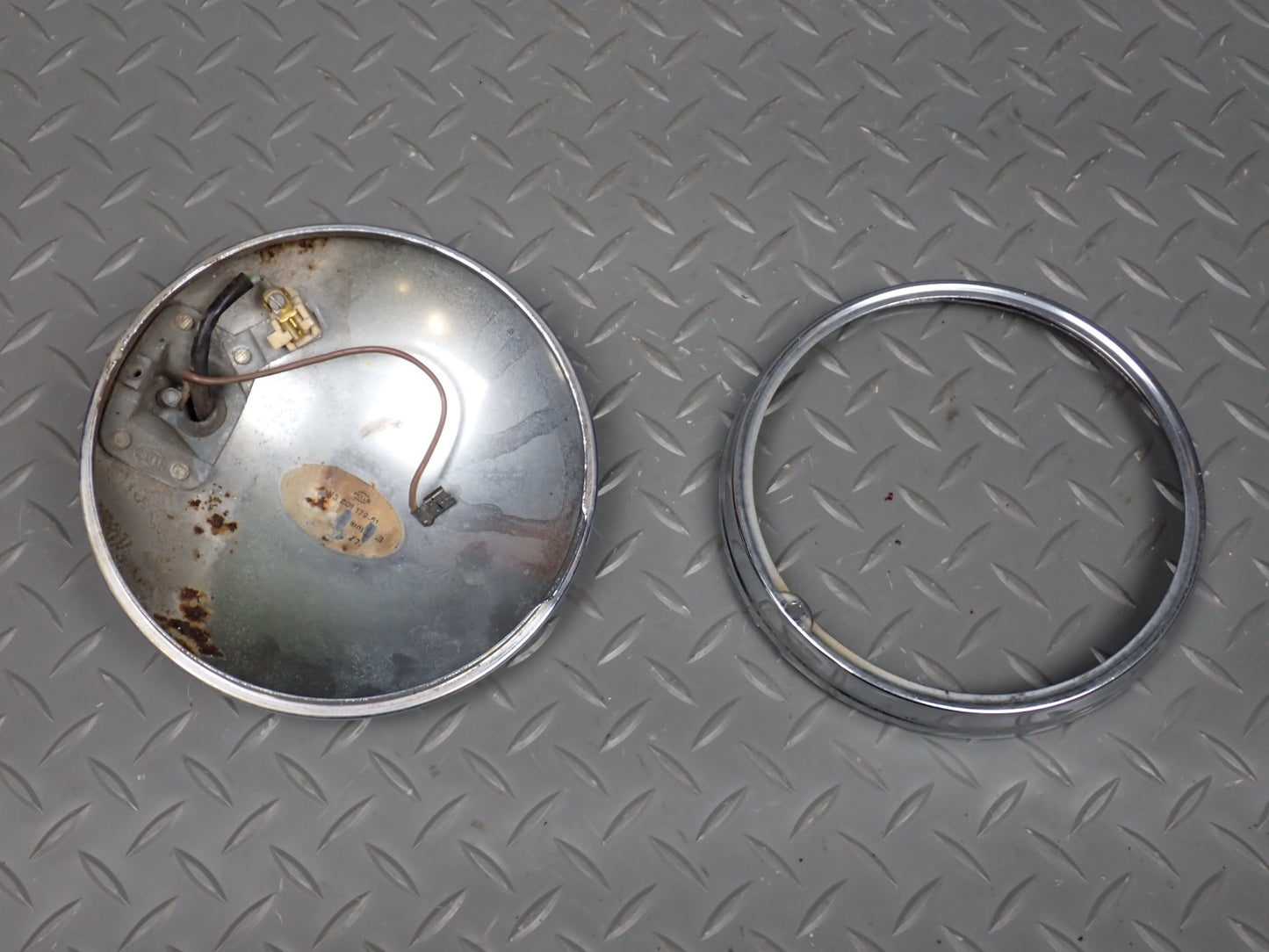75-76 Mercedes W115 300D Front Right Headlight Lamp w Bezel OEM