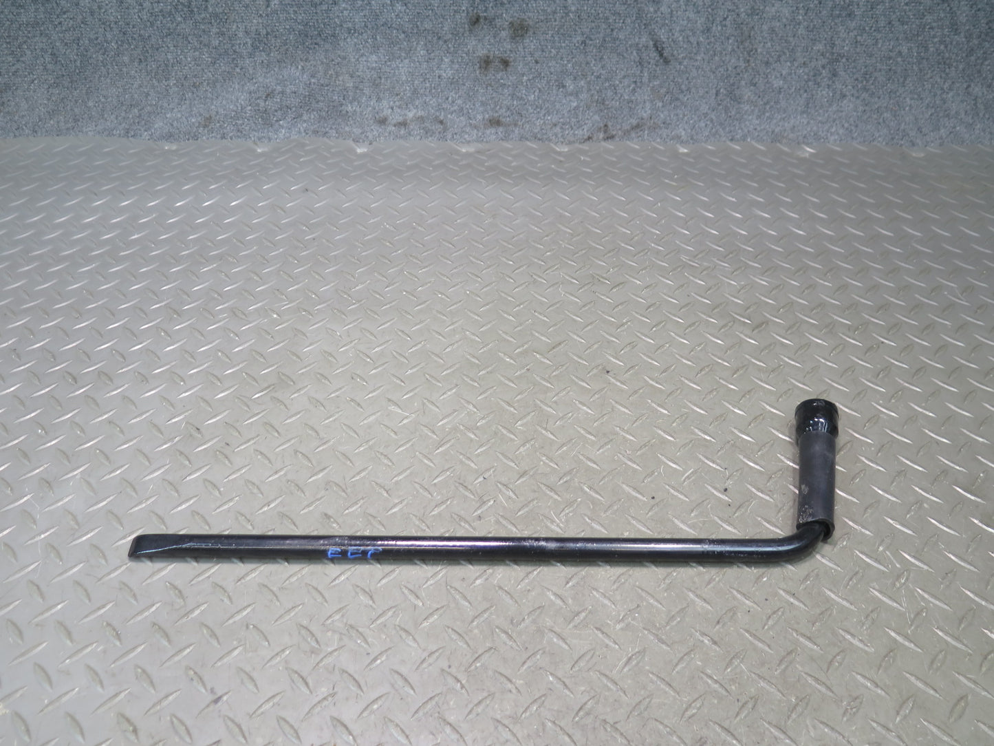 02-05 Ford Thunderbird Emergency Spare Tire Wrench Lift Jack Tool Set OEM