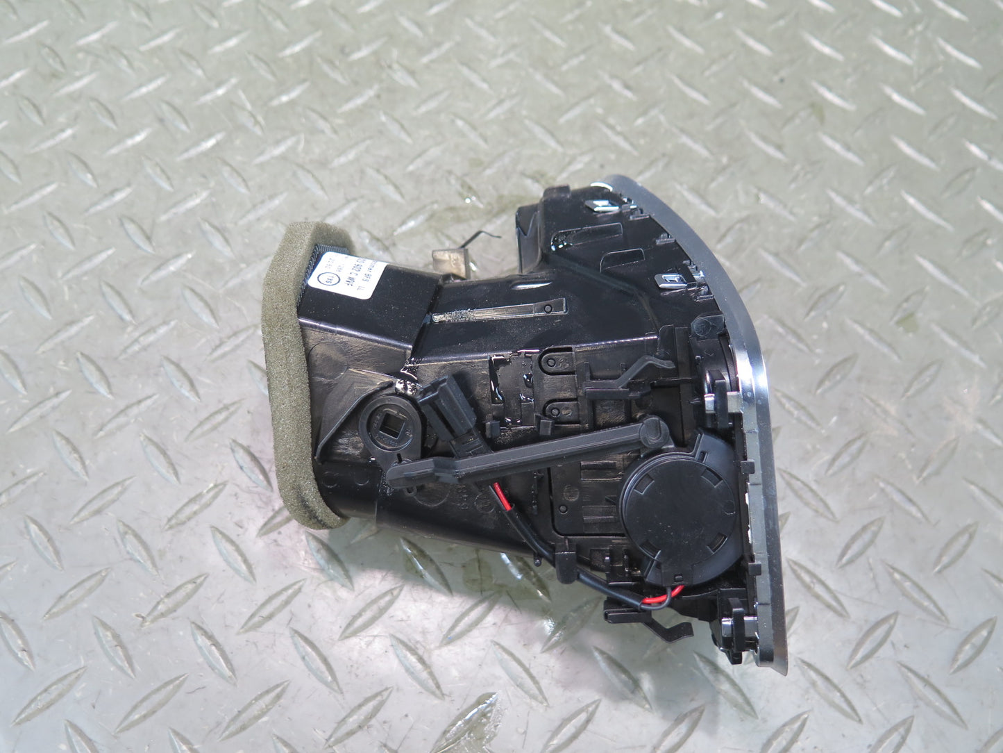 08-17 Audi B8 A5 S5 Dash Front Right A/C Air Vent Grille 8T1820902C OEM