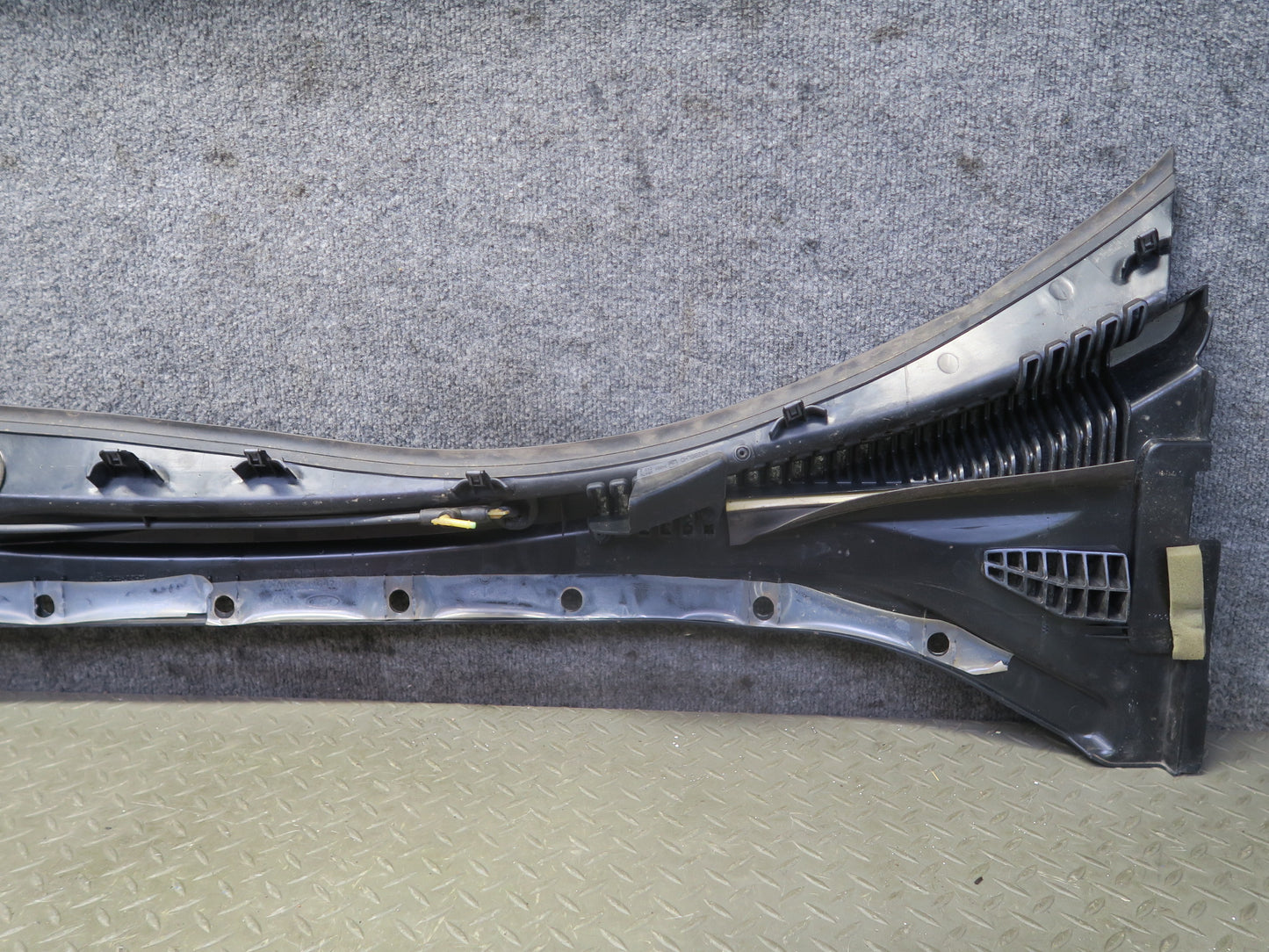 02-05 Ford Thunderbird Front Windshield Wiper Cowl Vent Trim Panel OEM