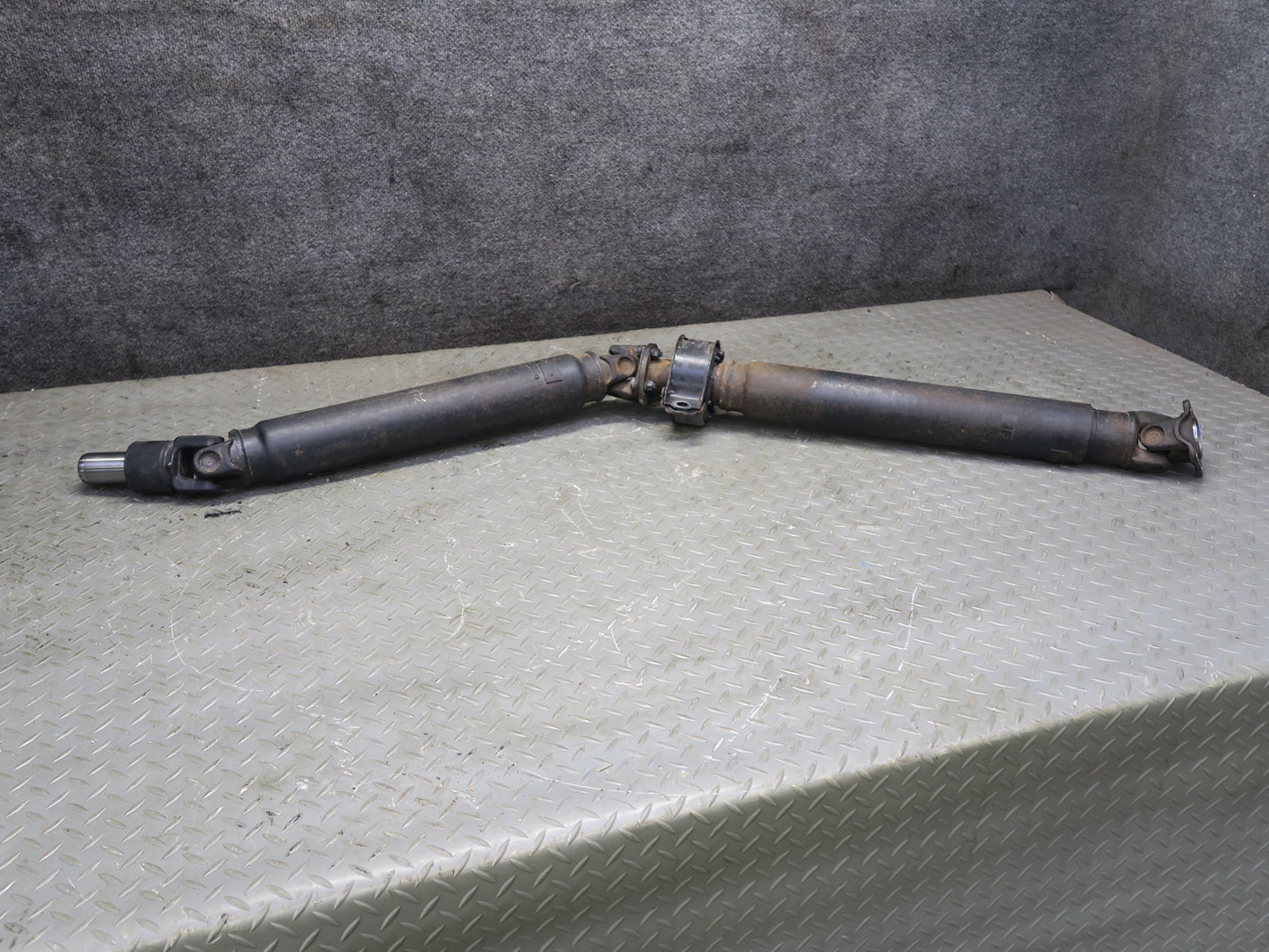 1996 Nissan Stagea WGC34 A/T Rear Drive Shaft Driveshaft OEM