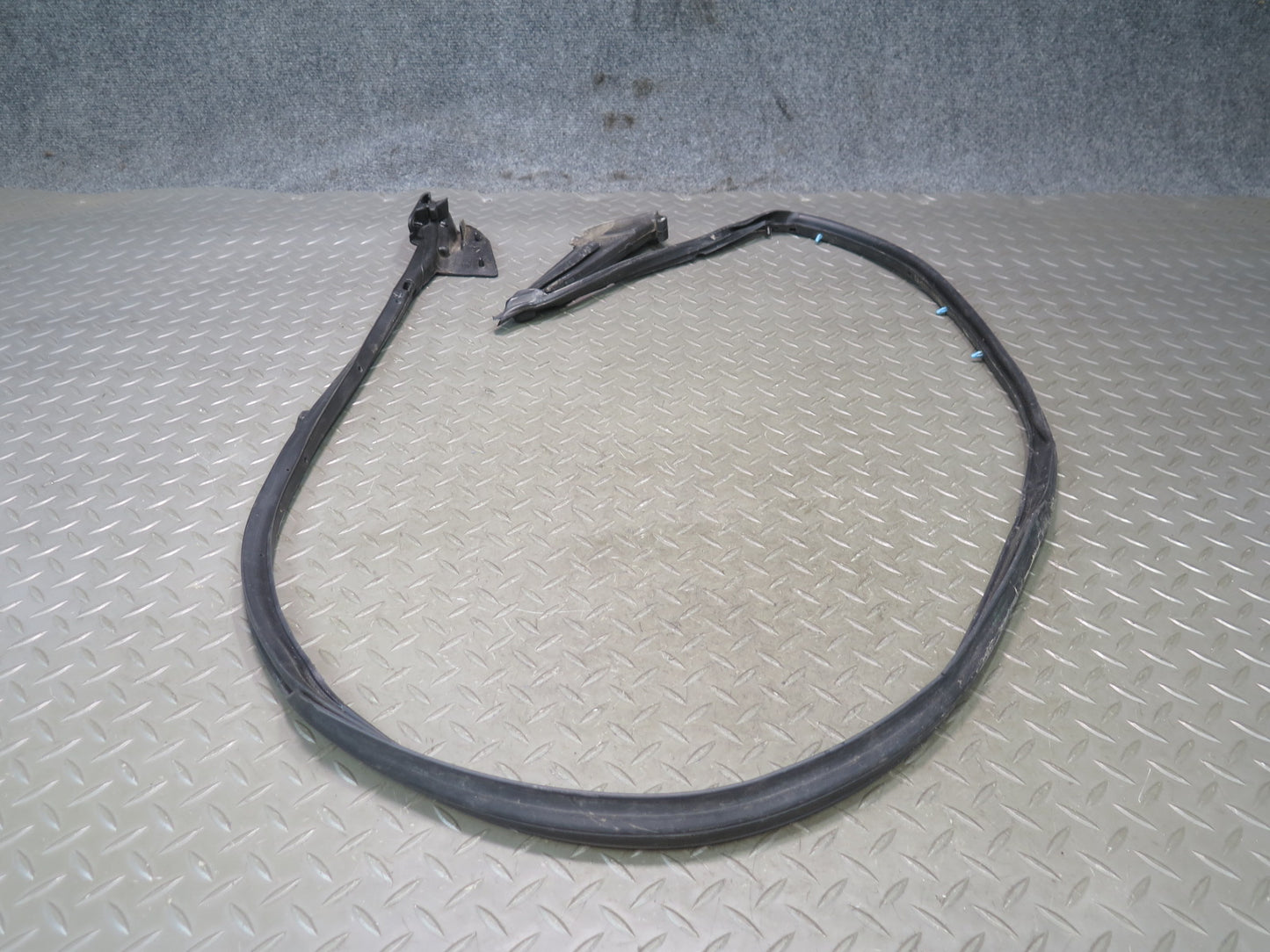 96-98 Nissan Stagea WGC34 Front Left Door Weatherstrip Rubber Seal Gasket OEM
