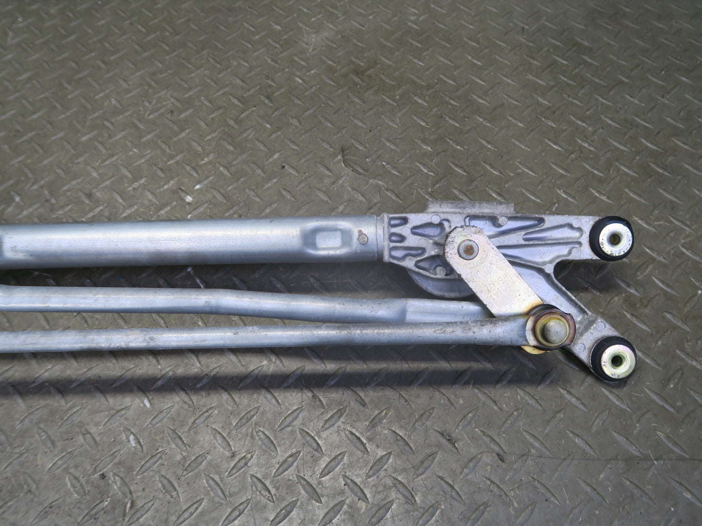 96-98 Nissan Stagea WGC34 Windshield Wiper Transmission Linkage w Motor OEM