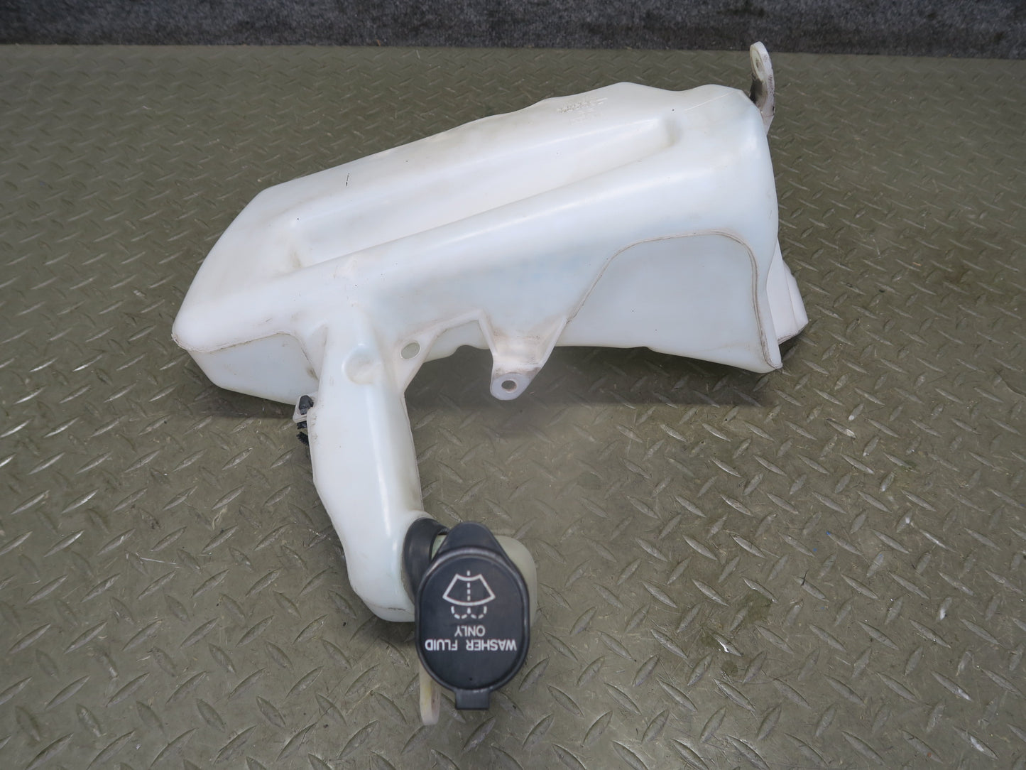 95-00 Lexus JZZ31L SC400 SC300 Windshield Washer Fluid Reservoir Tank Assy OEM