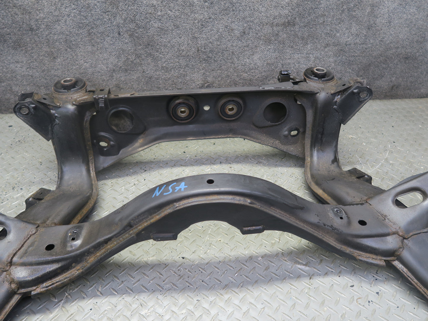 96-98 Nissan Stagea WGC34 RWD RB25DE NA Rear Crossmember Subframe Bracket OEM