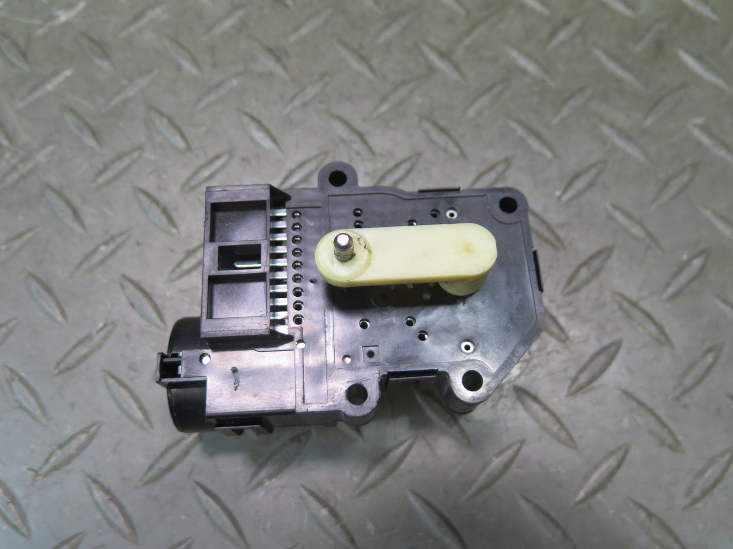 96-98 Nissan Stagea WGC34 A/C Heater Flap Actuator Motor Set of 3 OEM