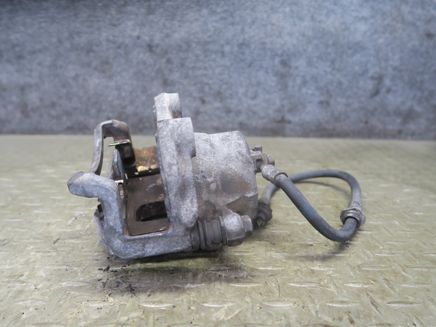 96-98 Nissan Stagea WGC34 RB25DE NA RWD Front Left & Right Brake Caliper Set OEM