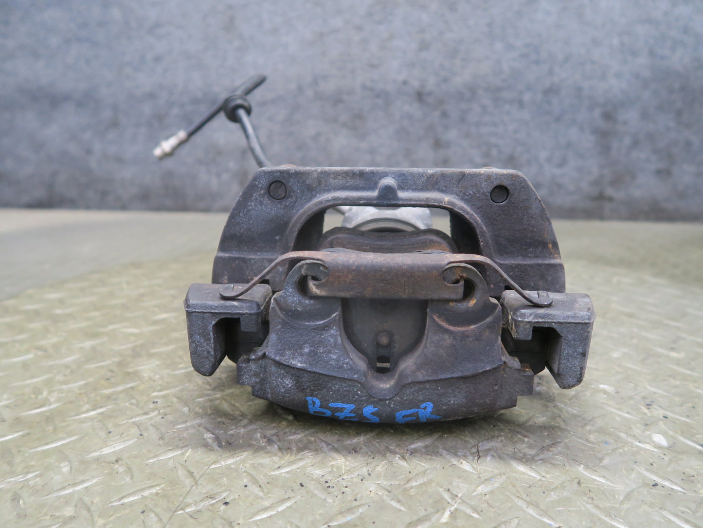 06-08 BMW E85 Z4 N52 3.0si RWD Set of 2 Front Left & Right Brake Caliper OEM