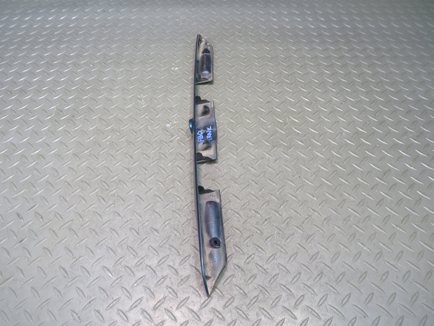 94-99 BMW E36 328iC Convertible Rear Trunk Lid Finish Trim Molding 8135352 OEM