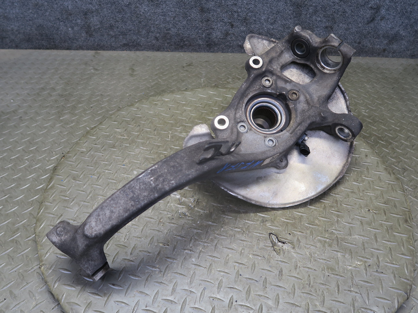 10-12 Audi B8 A5 S5 AWD Front Right Spindle Knuckle Wheel Hub 81K Miles OEM