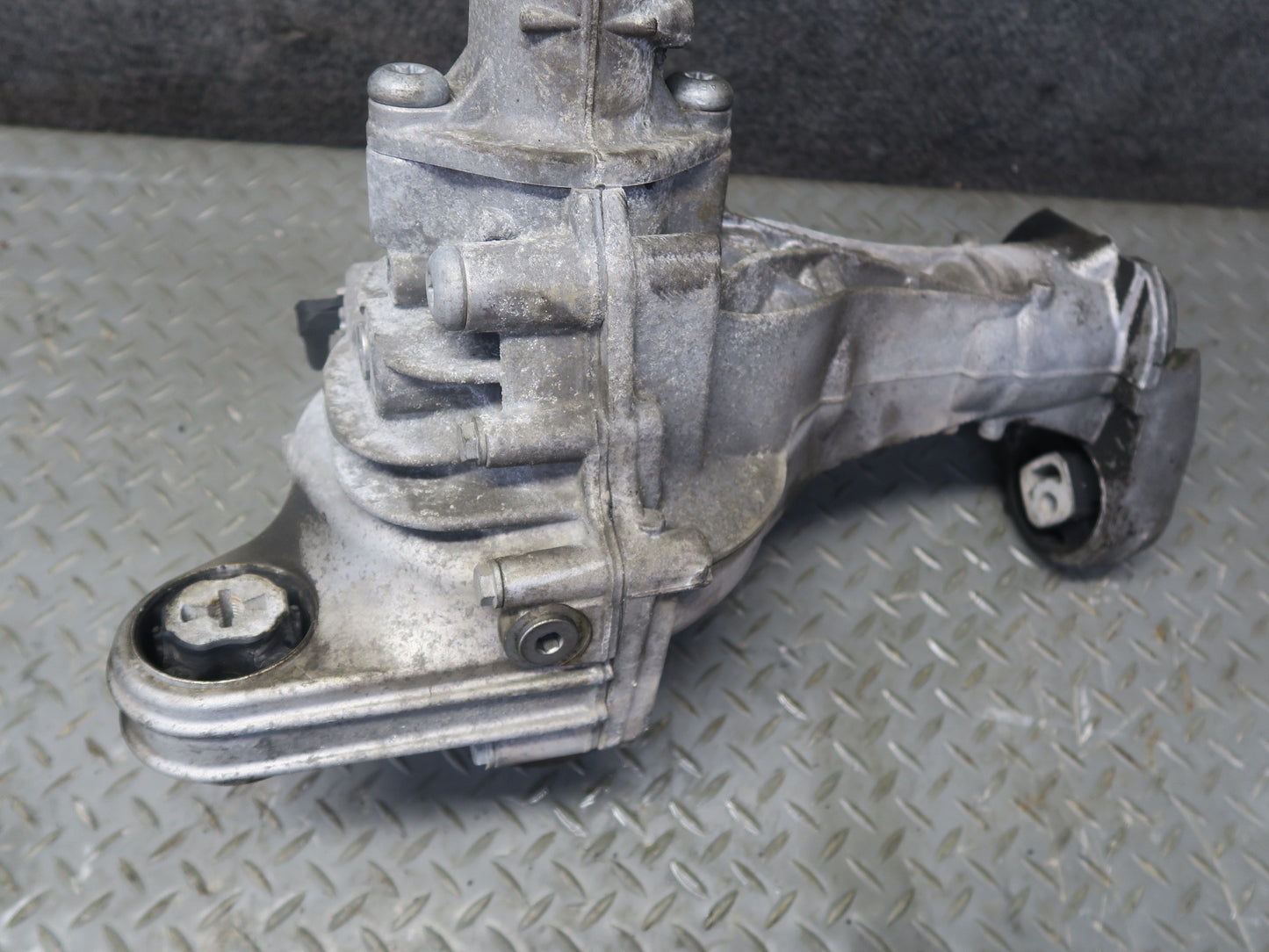 2011-2014 Porsche Cayenne 958 4.8L Turbo Front Differential Carrier 2.92 Ratio