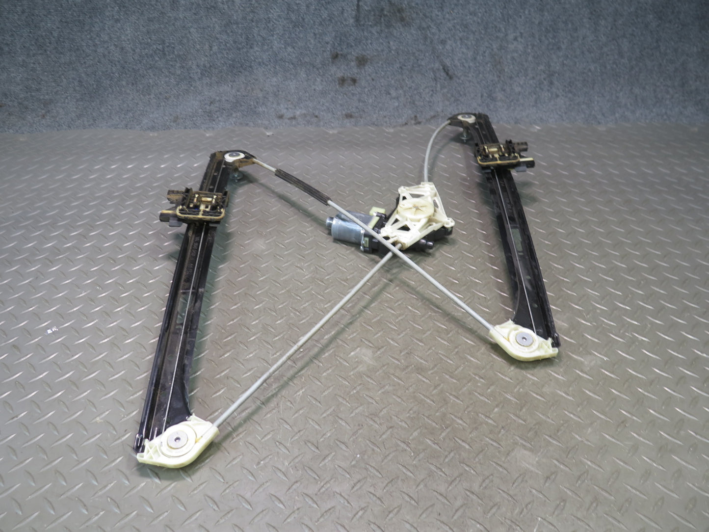 2015-2018 Porsche Macan Front Left Door Window Regulator W/ Motor 95B837461
