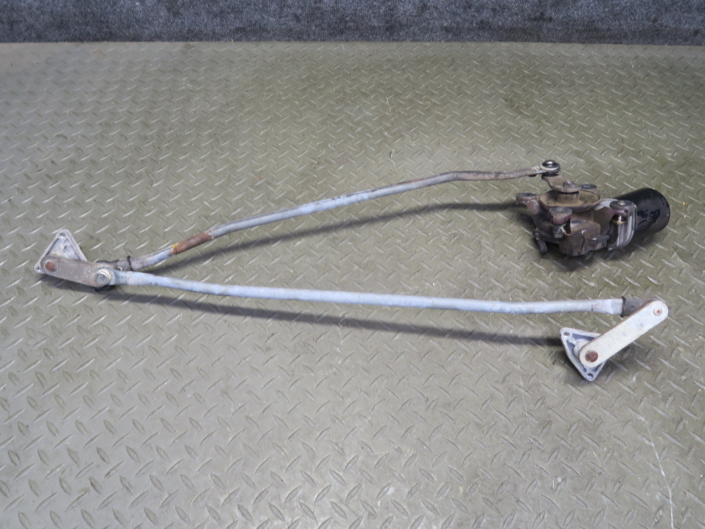 86-92 Toyota Supra MA70L Front Wiper Transmission Linkage w Motor OEM