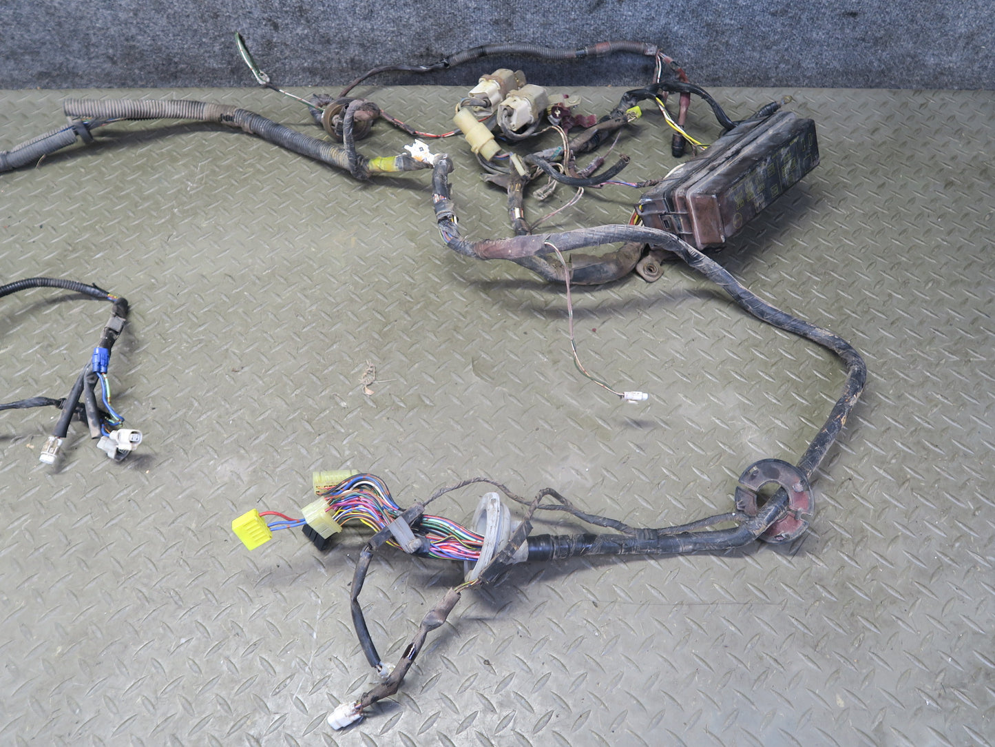 1986 Toyota Supra MA70L 7MGE Engine Bay Wire Wiring Harness w Fuse Relay Box OEM