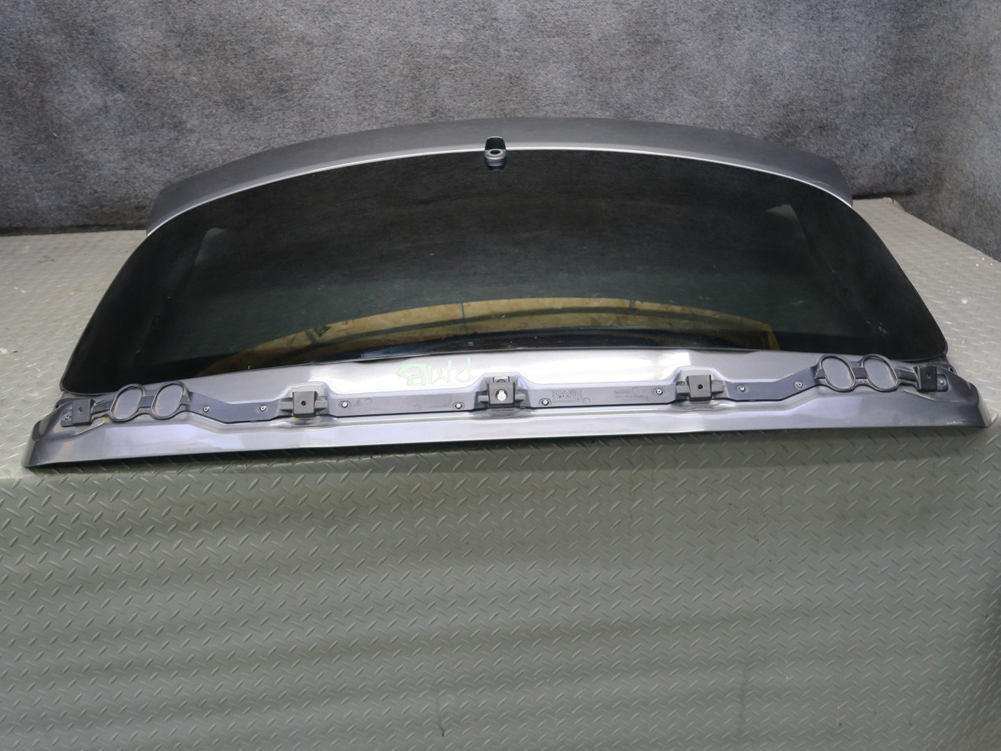 2015-2018 Porsche Macan Rear Trunk Lid Tail Gate W/ Glass Assembly Gray