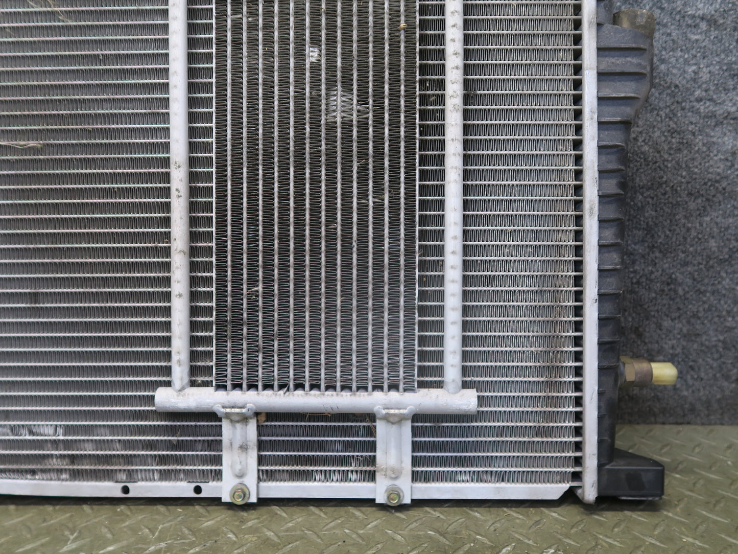 96-99 BMW E36 328iC M52 2.8L A/T Engine Cooling Radiator w Oil Cooler OEM