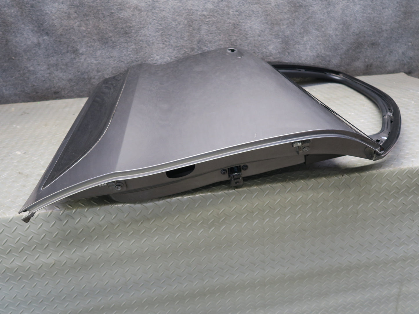 2015-2018 Porsche Macan Front Right Passenger Side Door Shell Panel Gray