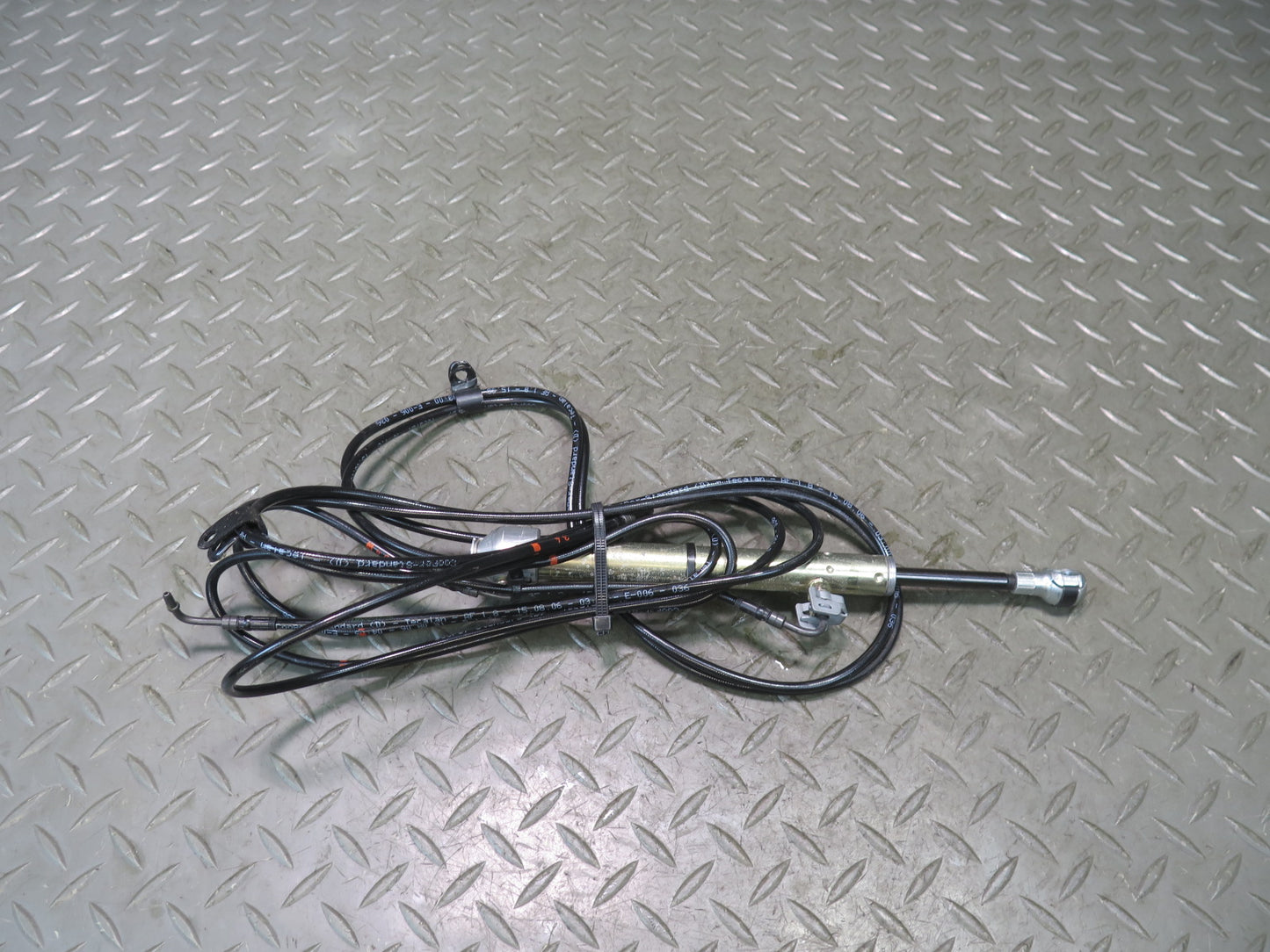 2006-2010 BMW E64 M6 Convertible TOP Roof Rear Right Hydraulic Cylinder