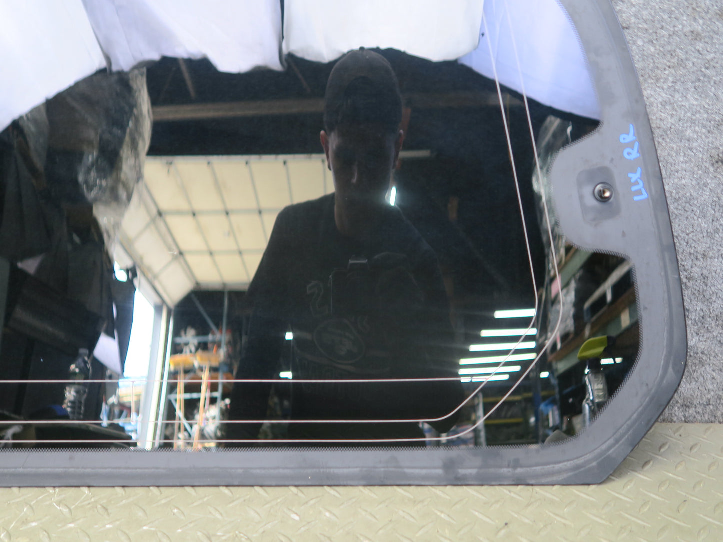 2004-2007 Lexus J100L LX470 Rear Right Quarter Glass Window
