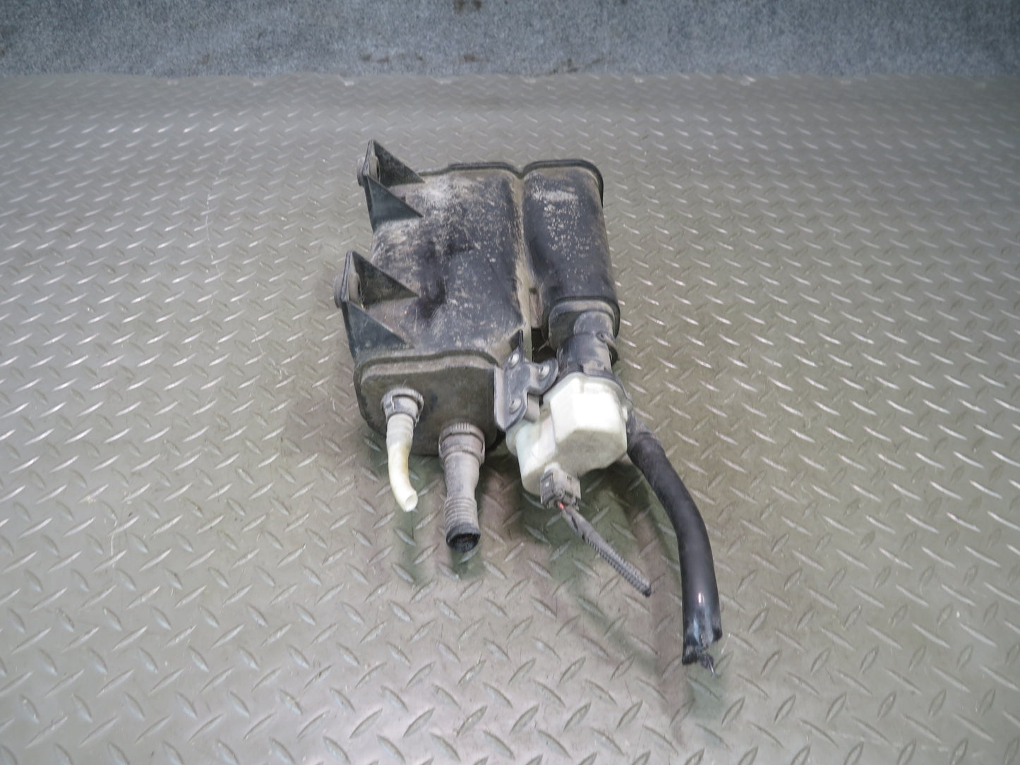 2006-2010 BMW E63 E64 M6 Fuel Evap Vapor Charcoal Canister