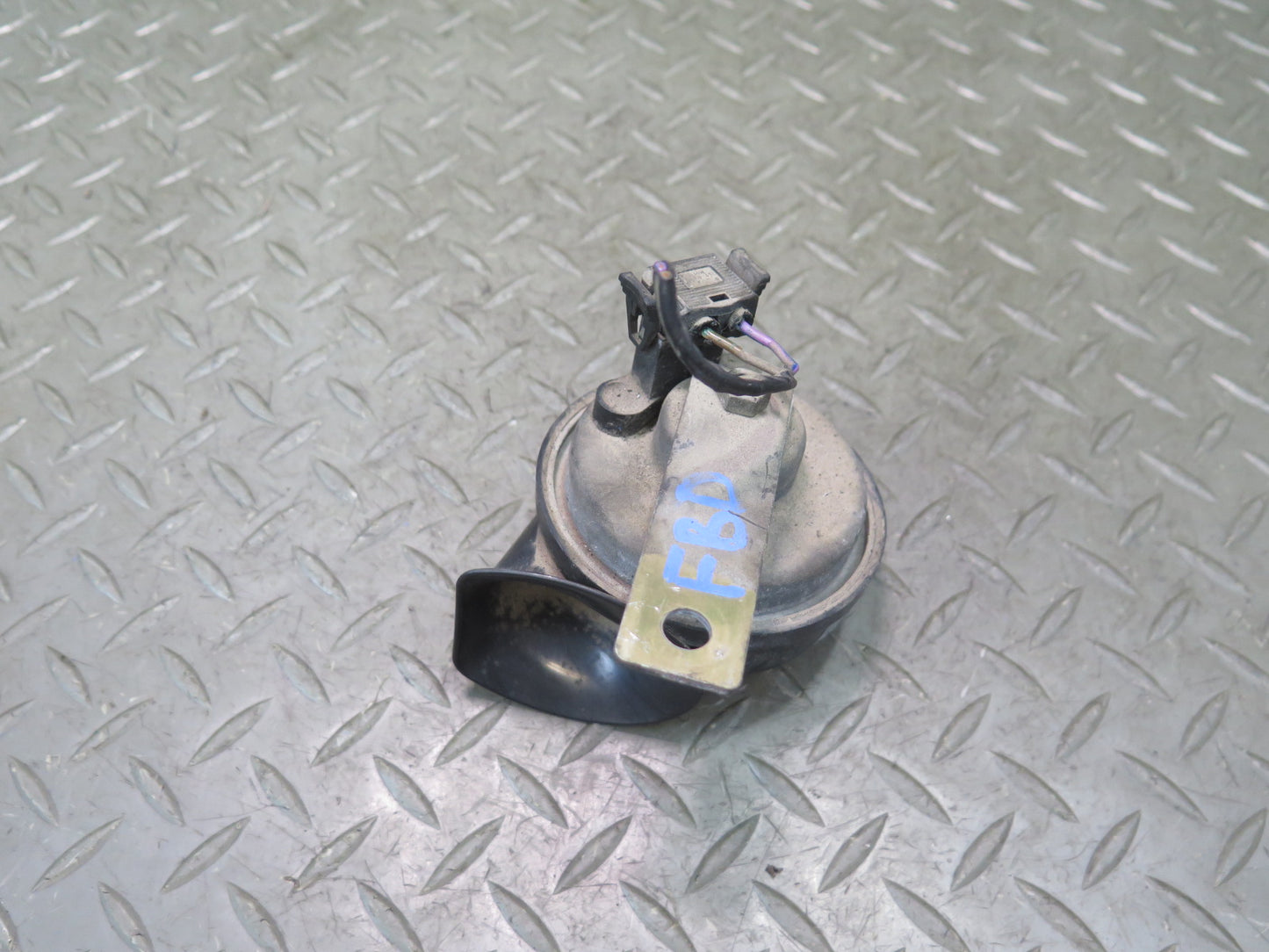 94-99 BMW E36 328iC Set of 2 High & Low Tone Note Pitch Horn Signal OEM