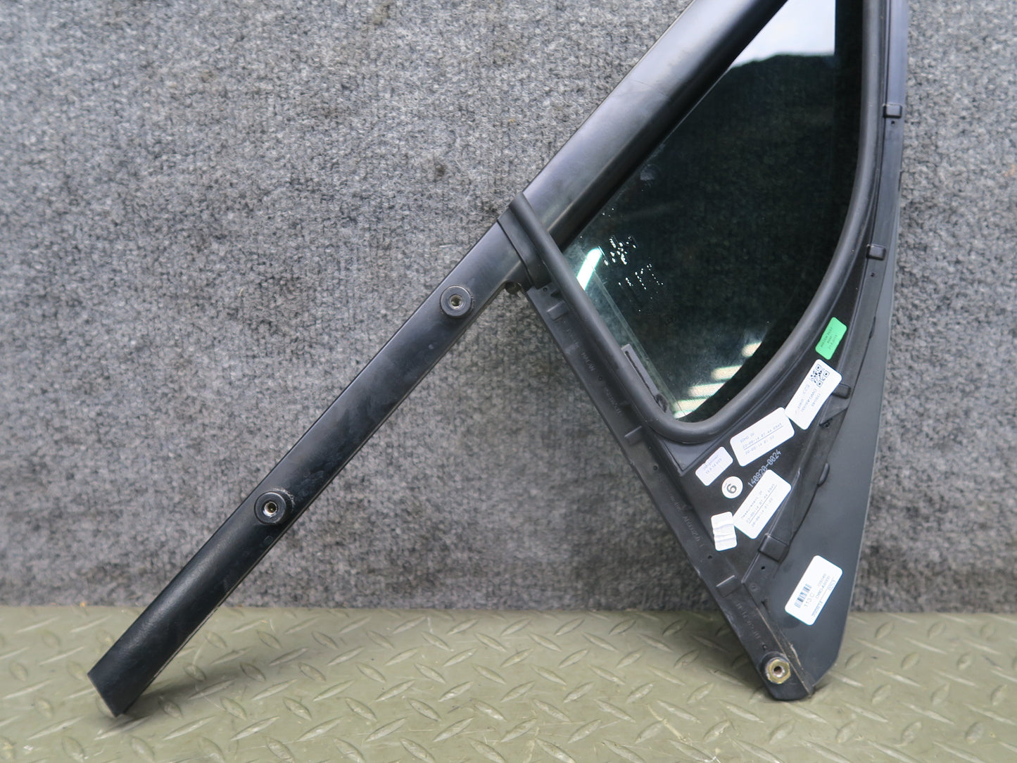 2015-2018 Porsche Macan Front Left Driver Side Door Fixed Glass Window