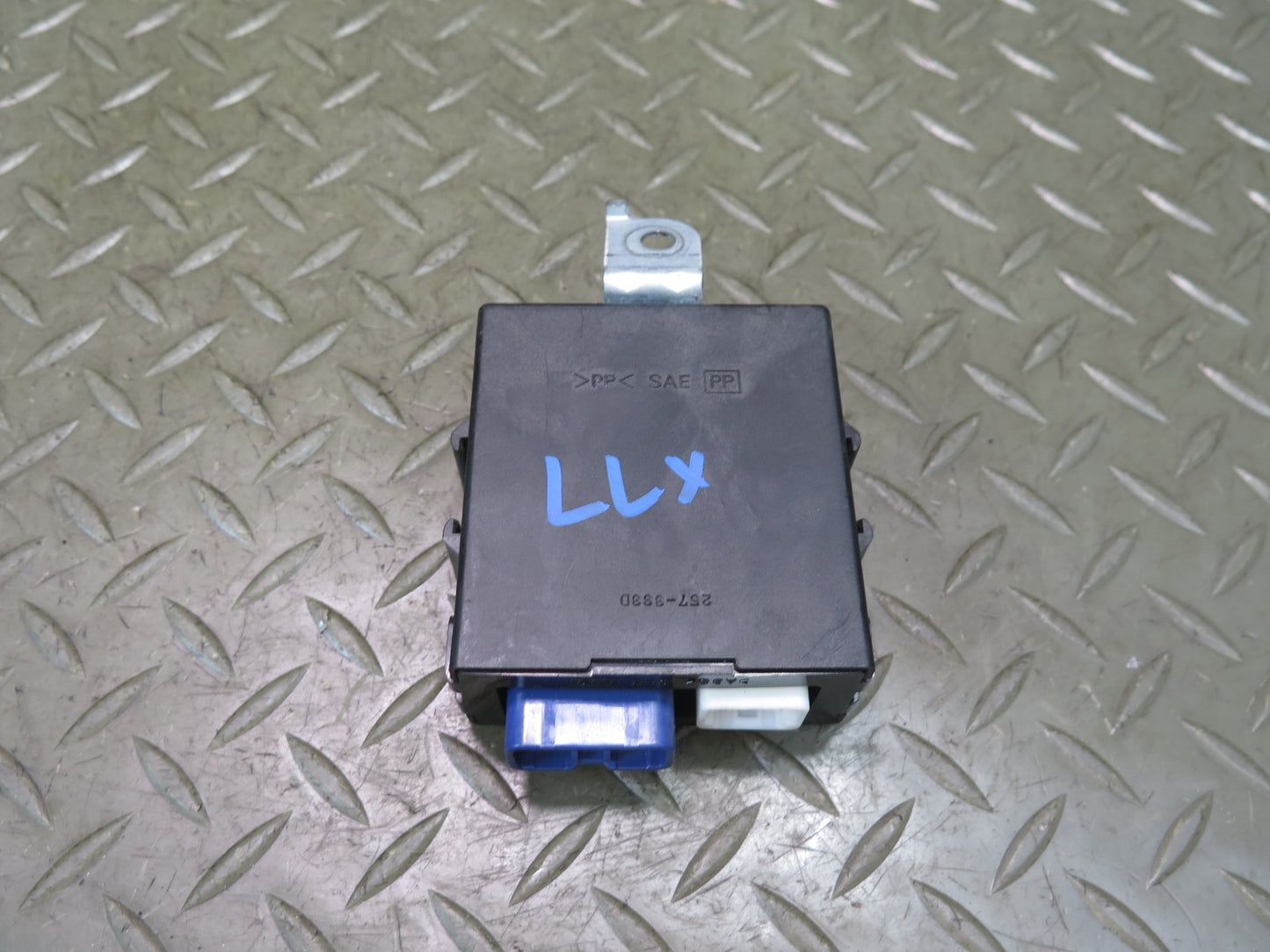 2003-2007 Lexus UZJ100L LX470 Windshield Wiper Control Module 85943-60031