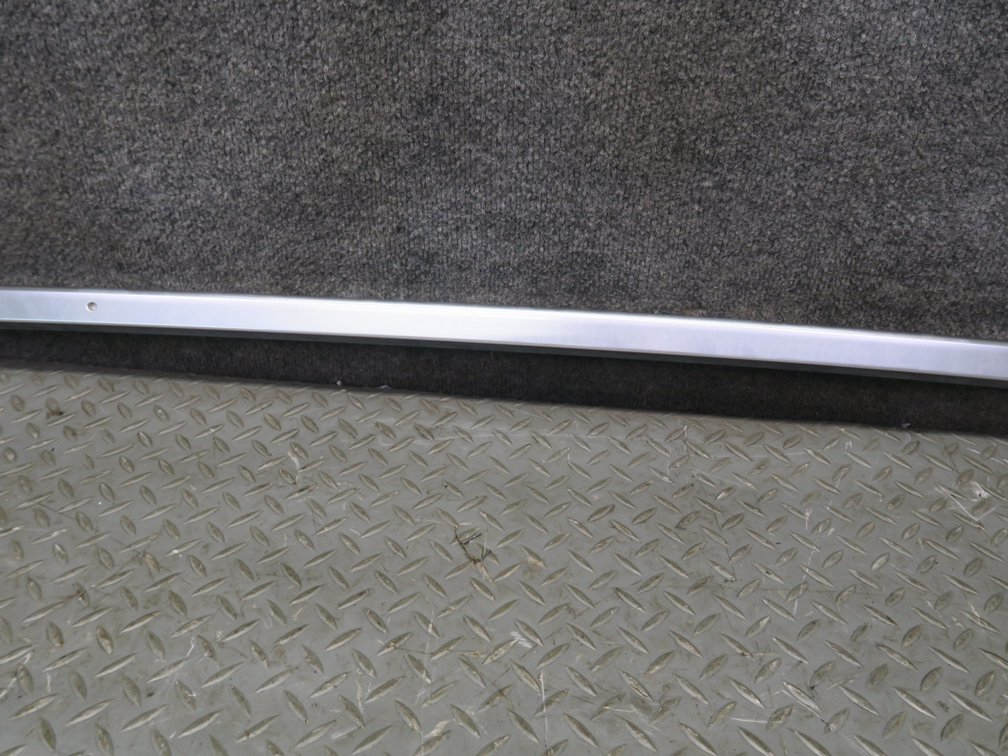 11-18 Porsche Cayenne 958 Upper Right & Left Roof Rack Rail Luggage Carrier Set