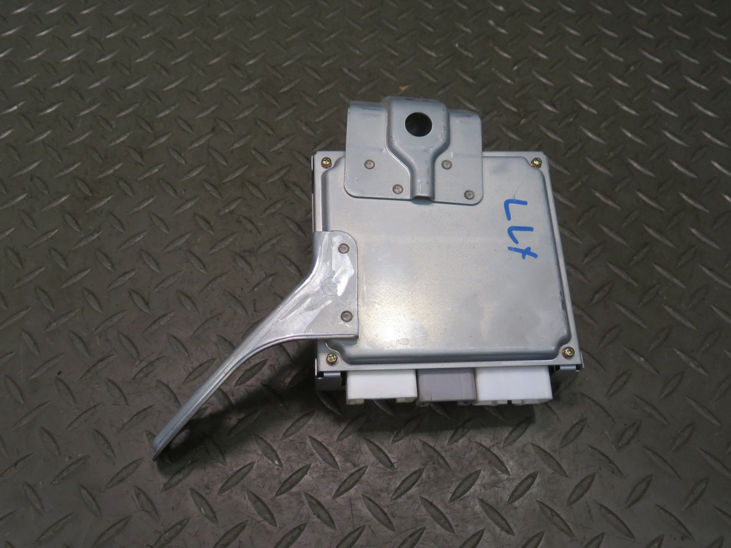 03-05 Lexus UZJ100L LX470 Power Steering Control Module W/ Bracket 89181-60021