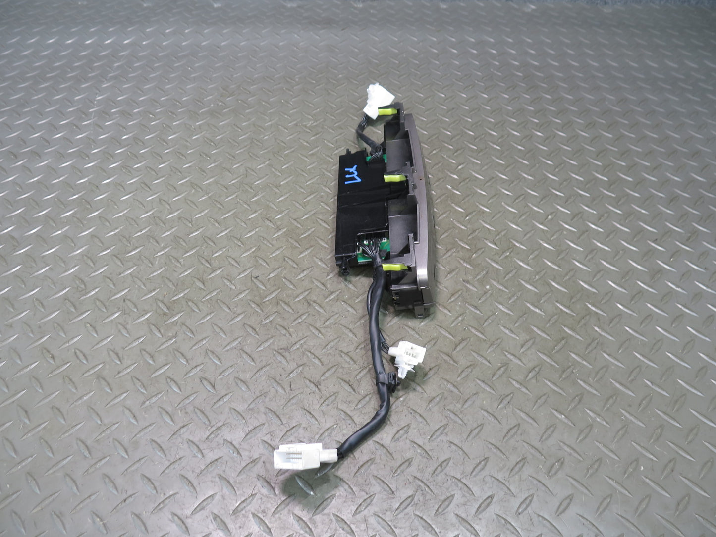 2003-2007 Lexus UZJ100L LX470 Rear Temperature Climate Control Panel 55912-60180