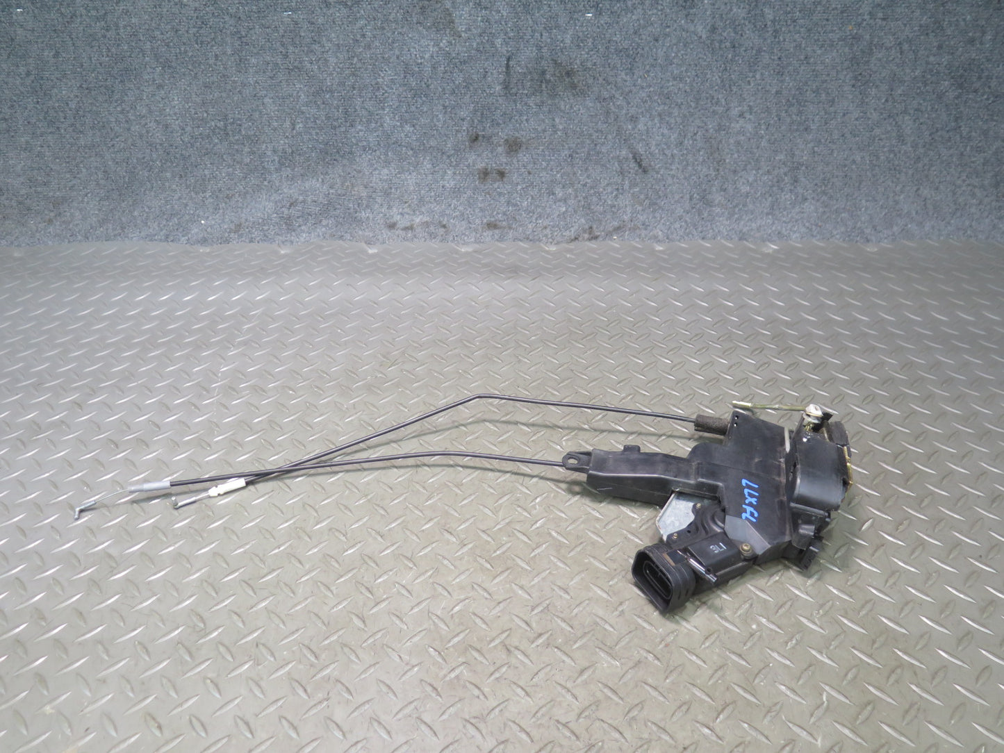2003-2007 Lexus UZJ100L LX470 Front Left Door Lock Latch Actuator