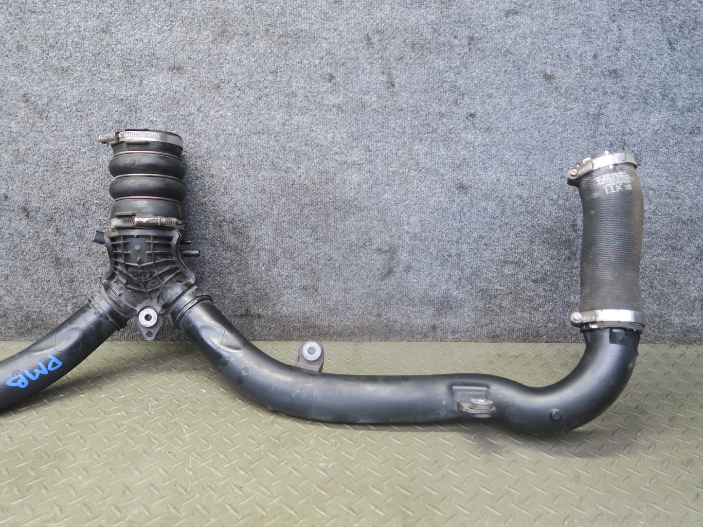 2015-2018 Porsche Macan Turbo 3.6L Engine Intercooler Y Connector Pipe