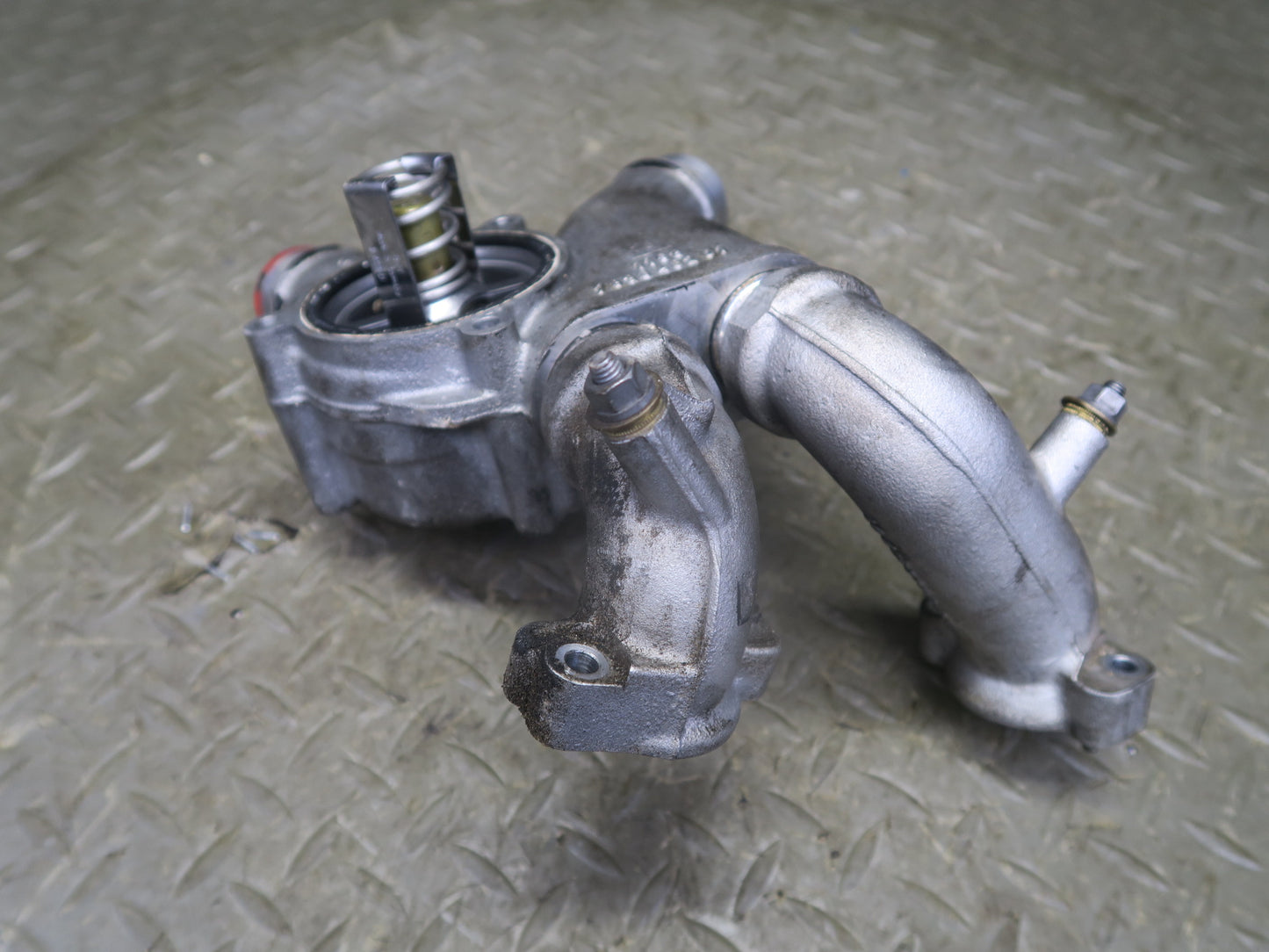 2008-2013 BMW E90 E92 E93 M3 S65 Engine Coolant Thermostat Housing