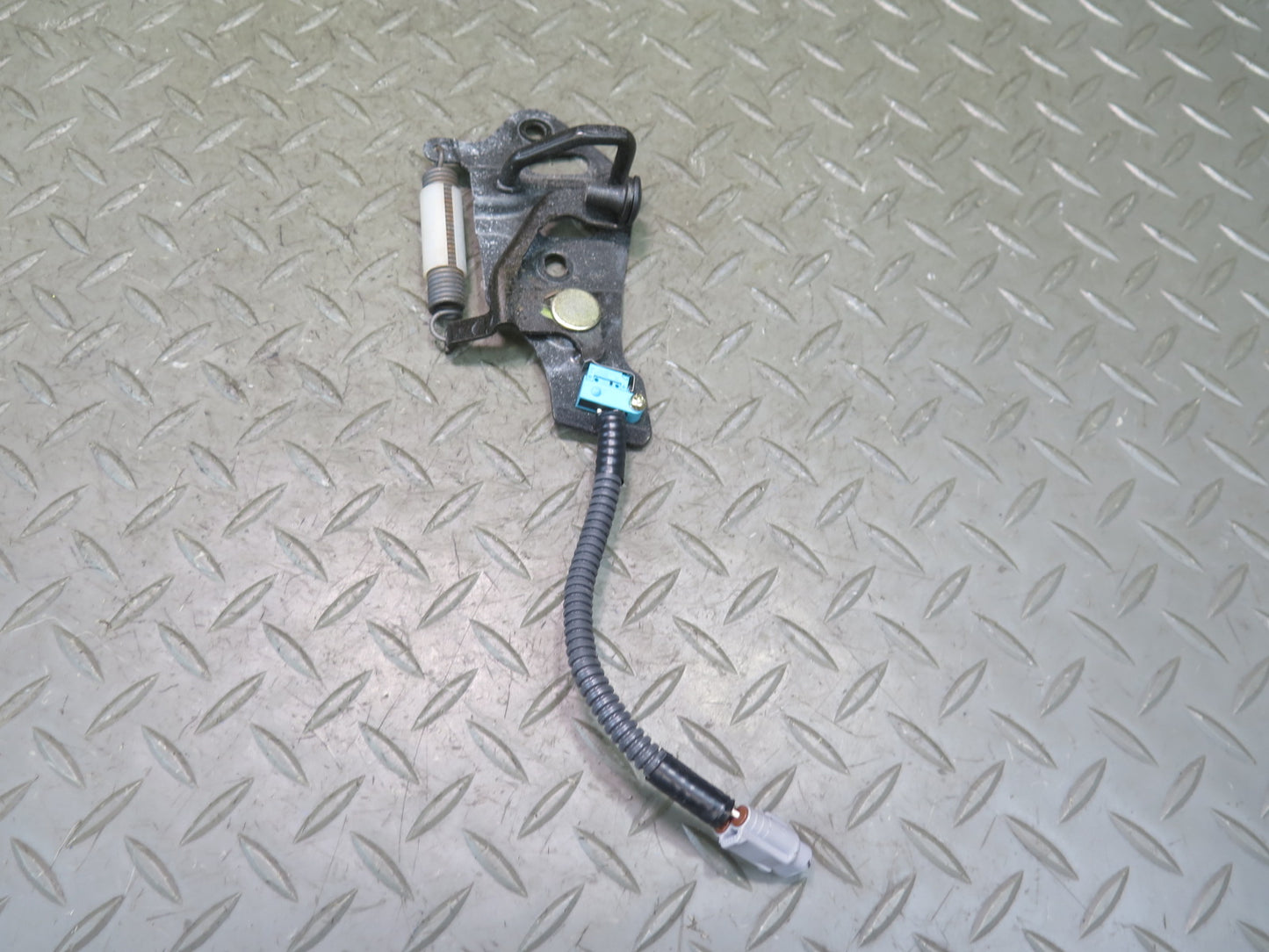 01-06 Lexus UCF30L LS430 Rear Trunk Deck Lid Latch Striker OEM