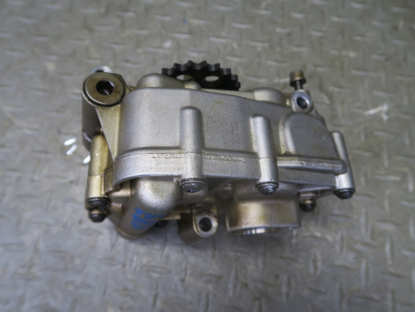 2008-2013 BMW E90 E92 E93 M3 S65 Engine Main Oil Lubrication Pump