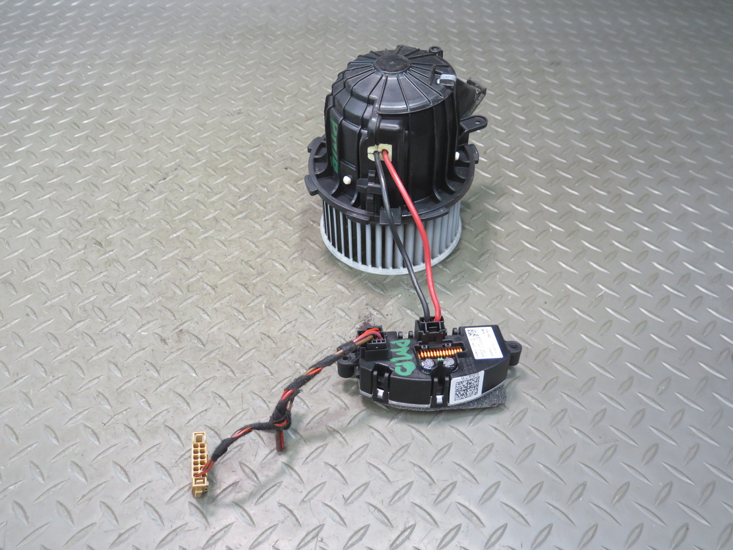2015-2018 Porsche Macan A/C Heater Blower Motor Fan w Resistor