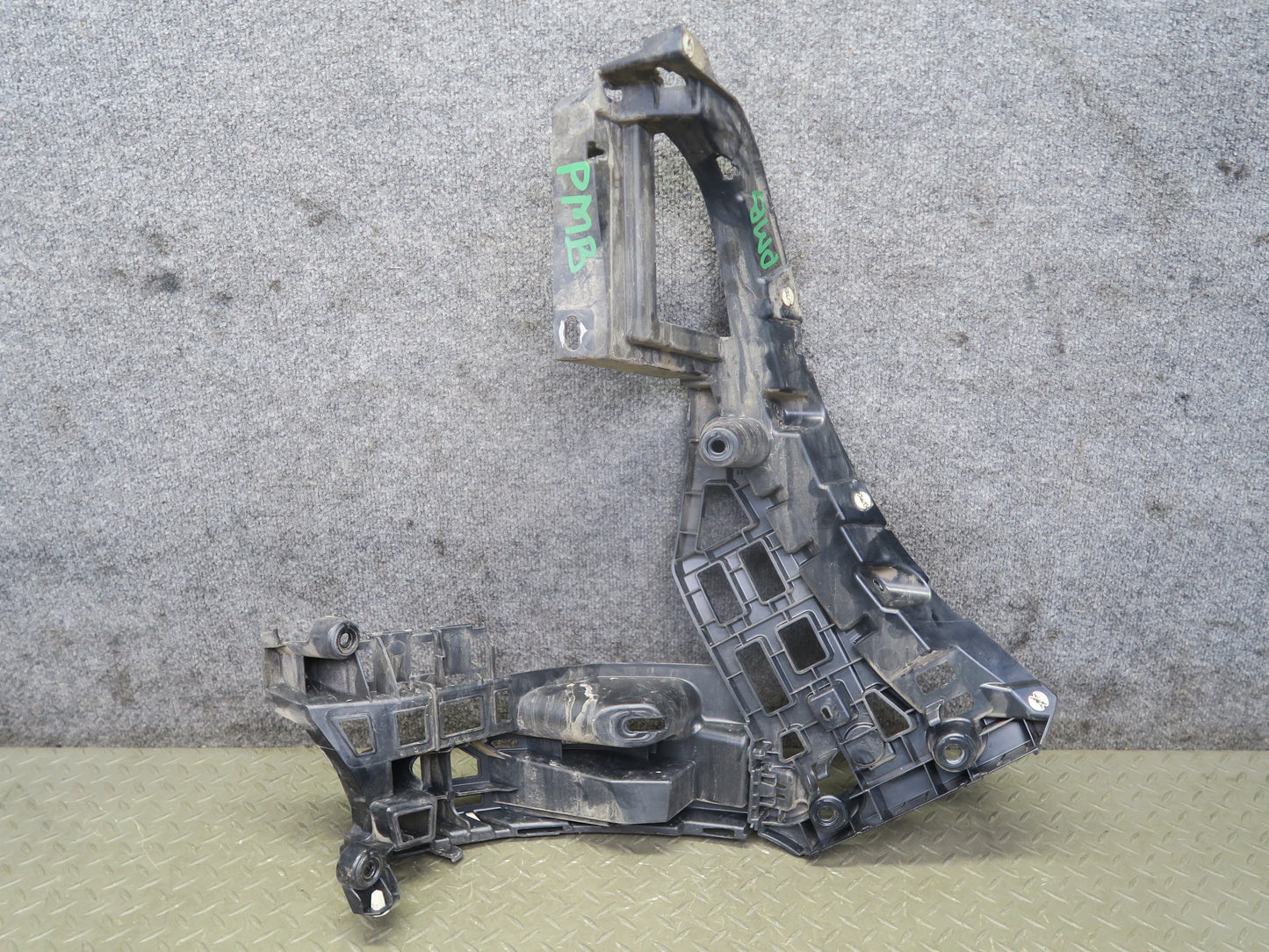 2015-2018 Porsche Macan Rear Right Center Left Bumper Mount Bracket Support Set
